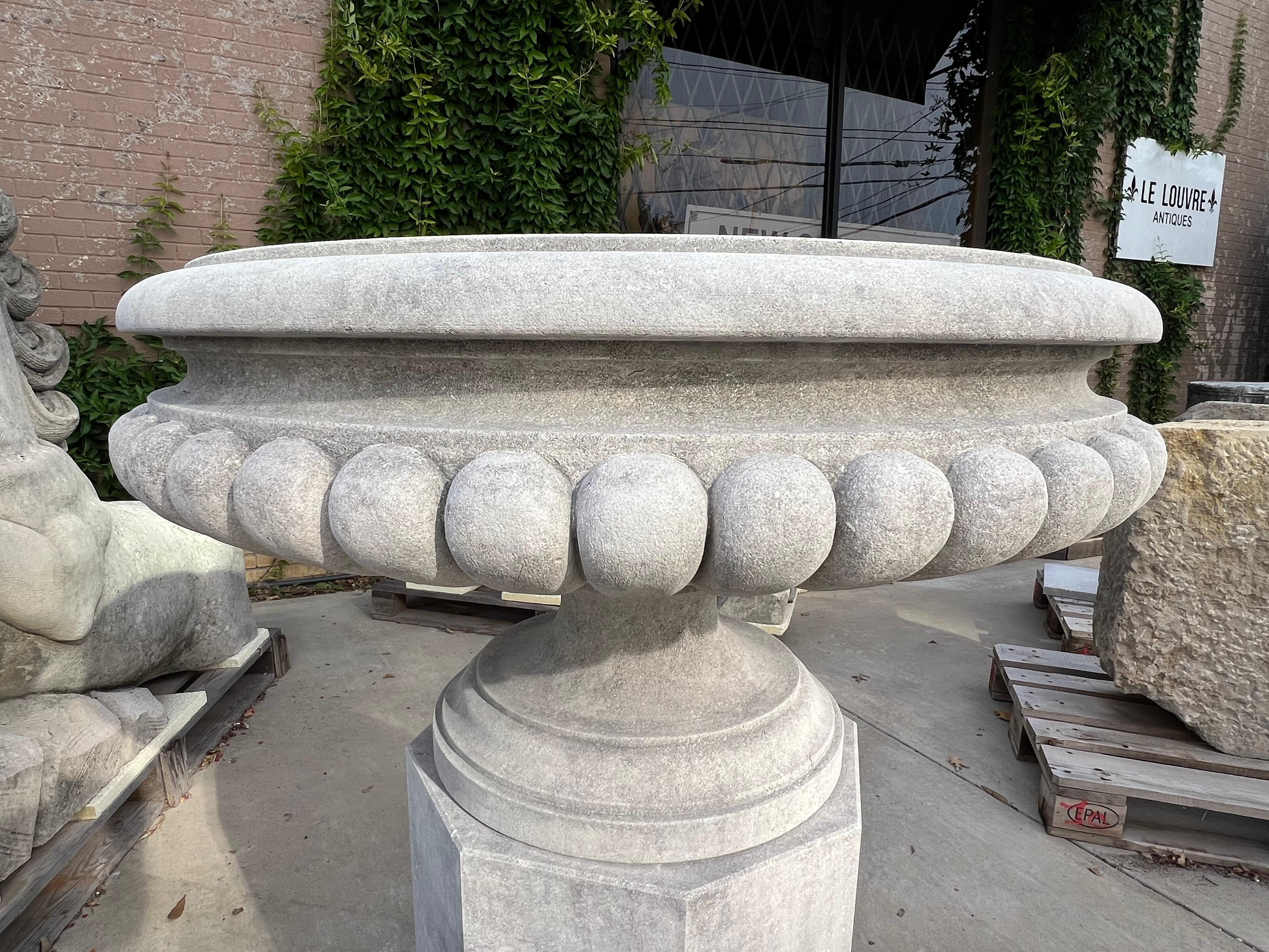 Pair of Wide Italian Tazza-Form Limestone Vases on Pedestals For Sale 1