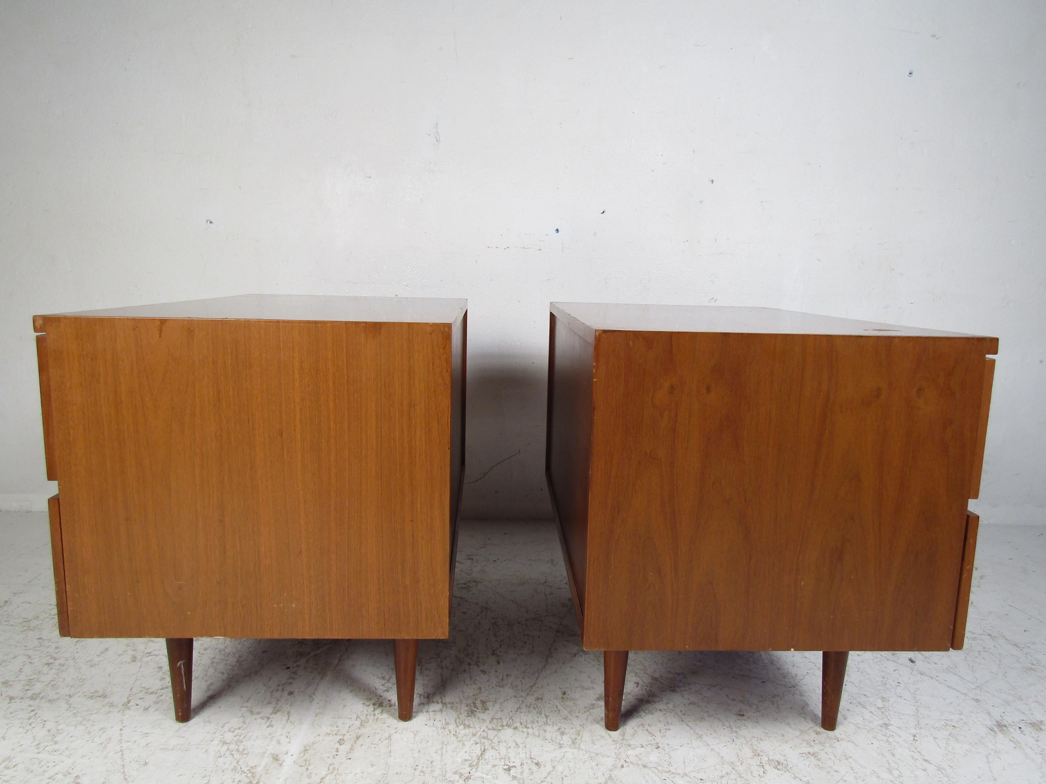Pair of Wide Mid-Century Modern Walnut Nightstands In Good Condition In Brooklyn, NY