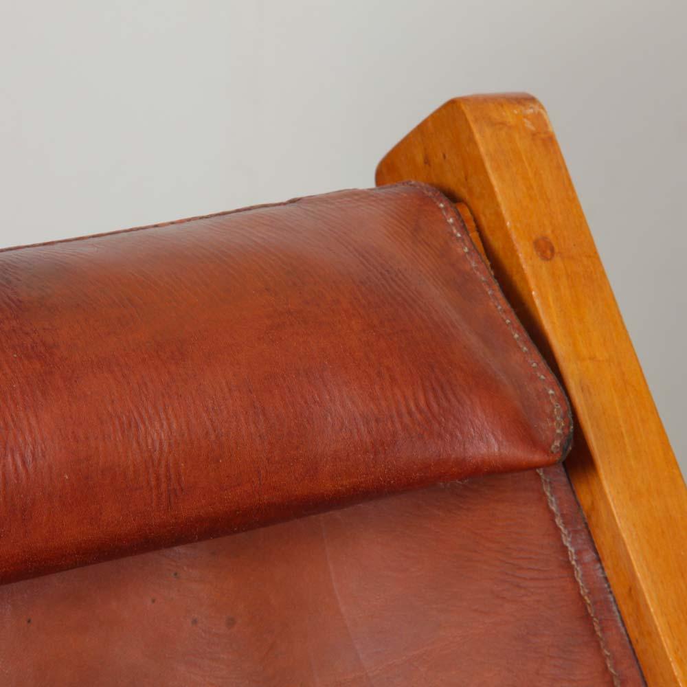 Pair of wide wood and leather armchairs from the 1980s Bon état - En vente à MONTESSON, FR