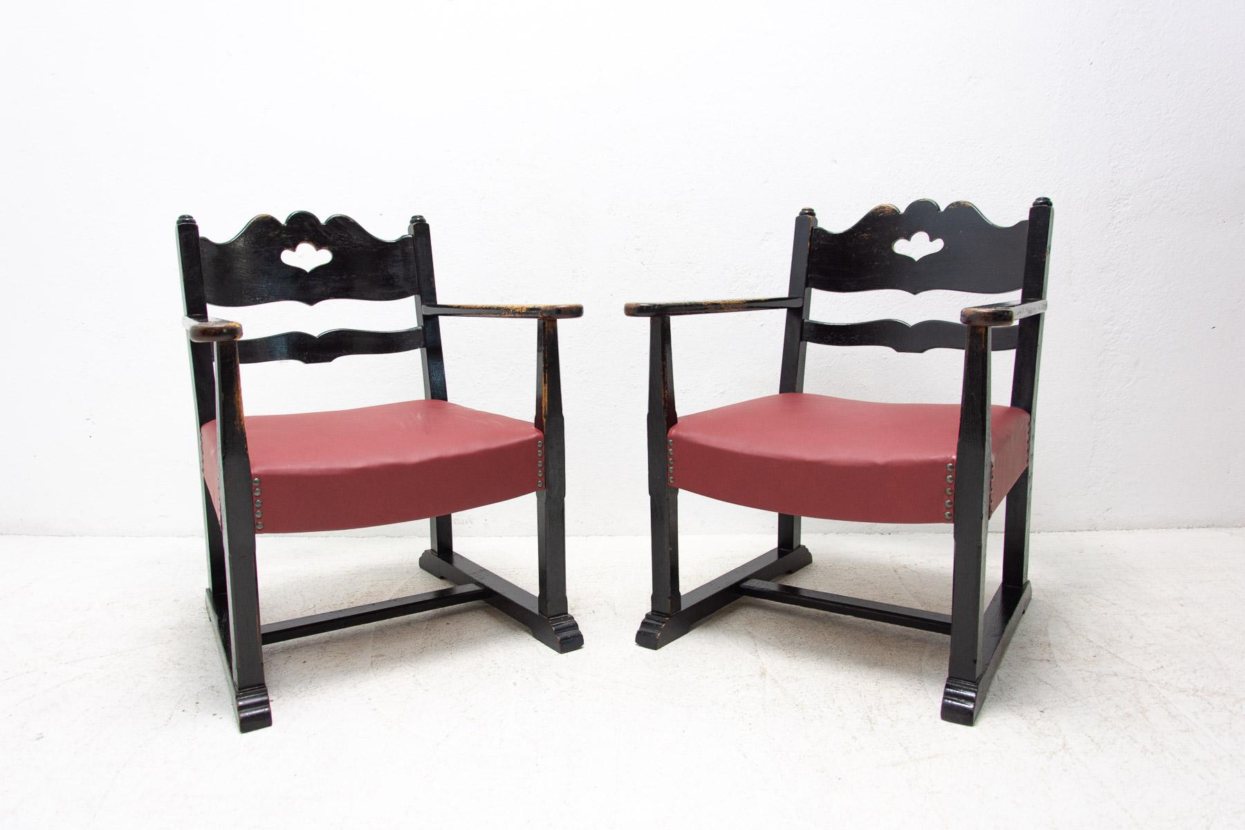 These beautiful Wiener Werkstätte armchairs were made in Wien, Austria, circa 1920s. These chairs are most reminiscent of Oscar Strnad’s work for Wiener Möbel around 1910-1925. It features a solid turned ash frame. Newly upholstered in burgundy