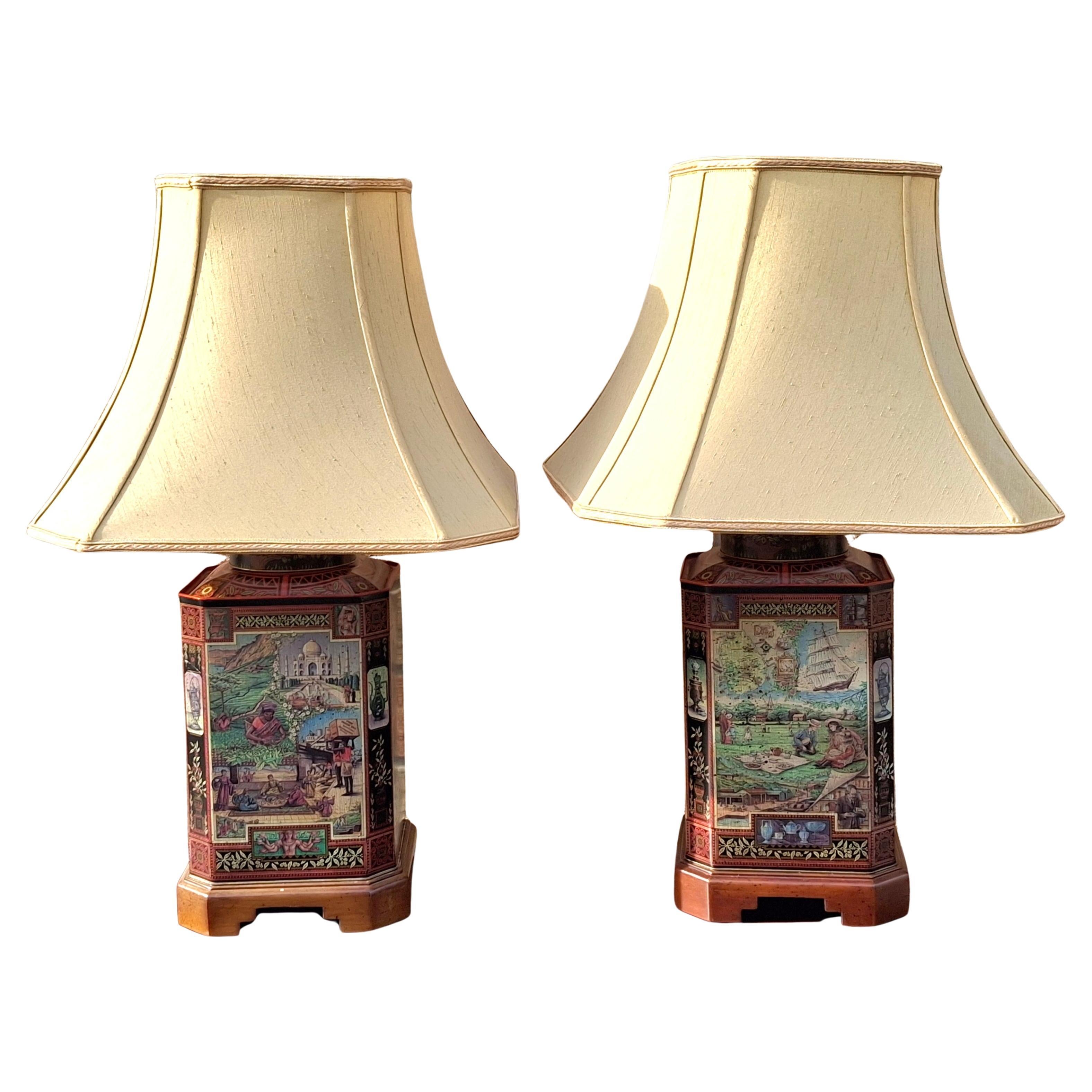 Paire de lampes de table Wildwood Lamps en étain et base en bois, avec boîte à thé en tôle japonaise en vente