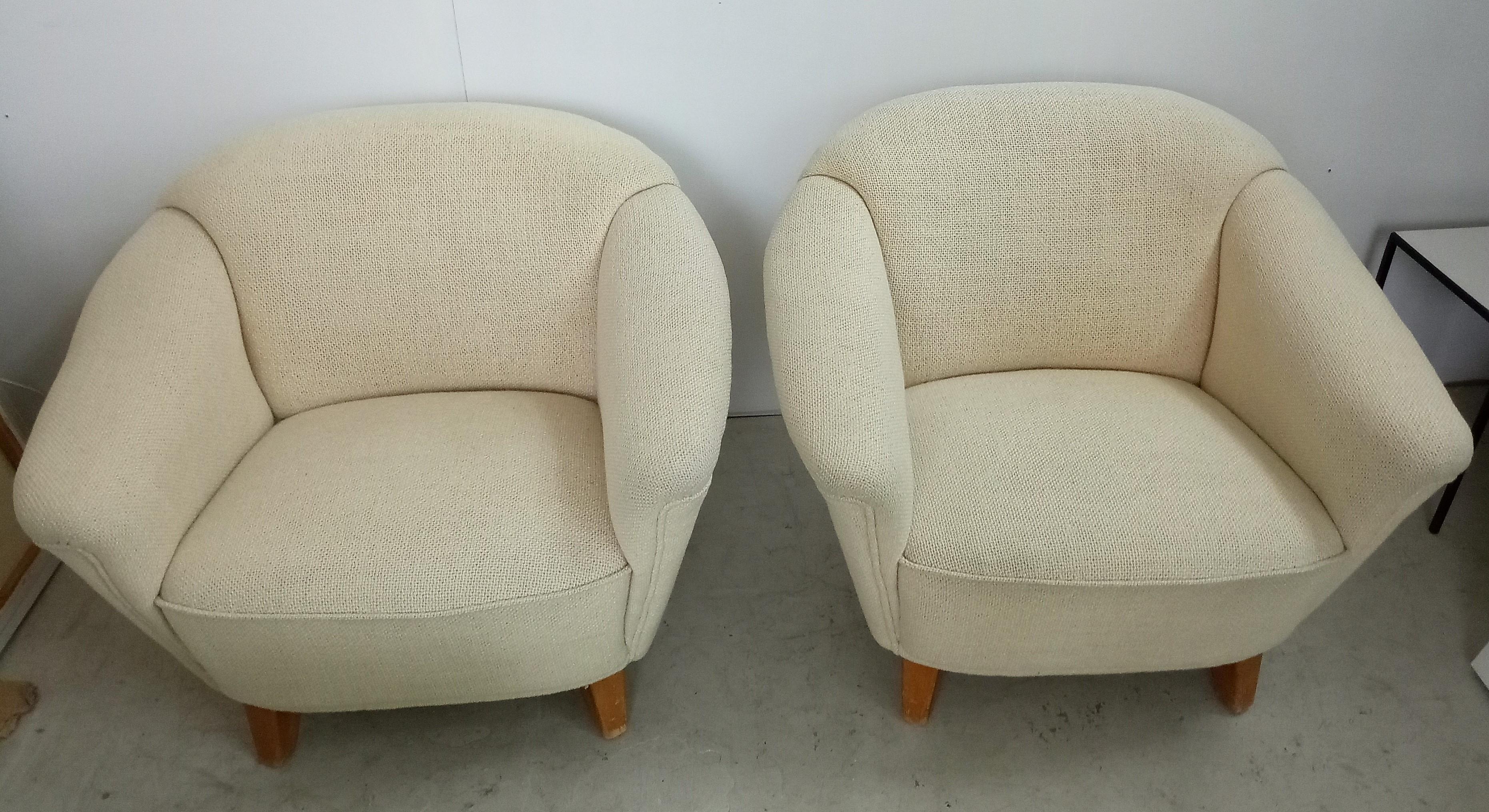 Rare pair of lounge chairs by the famous designer and company holder Wilhelm Knoll.
upholstered with the original 100% sheep wool 
very comfortable
