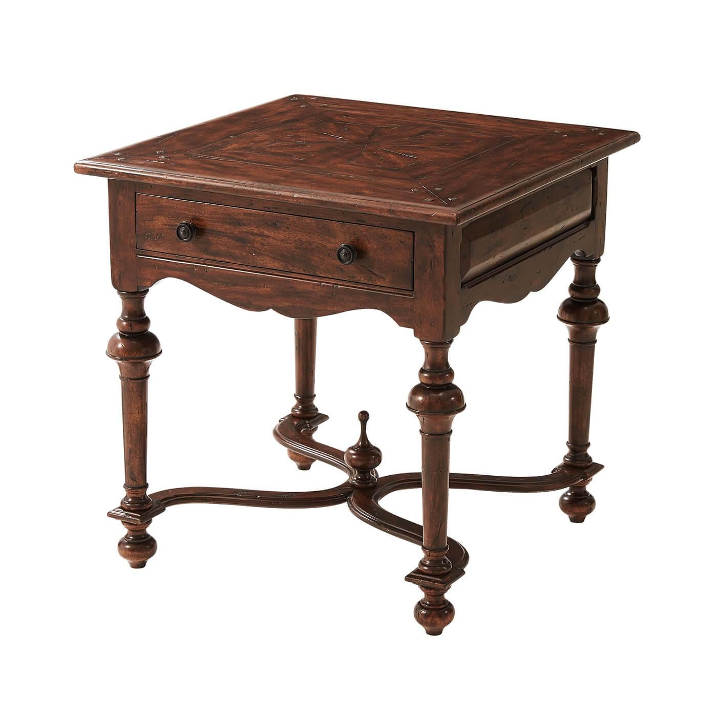 Paar William & Mary Antiquities End Tables (William und Mary) im Angebot