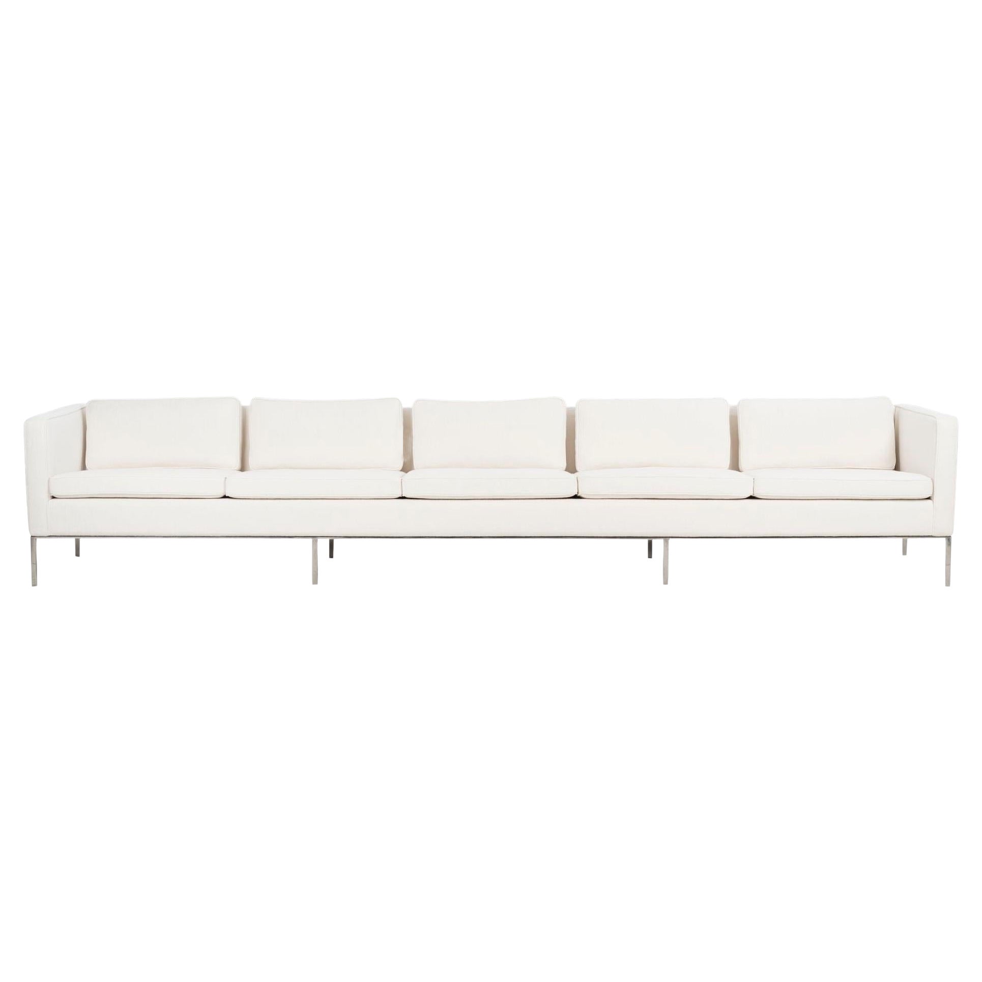 William Armbruster Monumentale fünfsitzige Sofas mit fünf Sitzen in Chase Manhattan, NYC, Paar