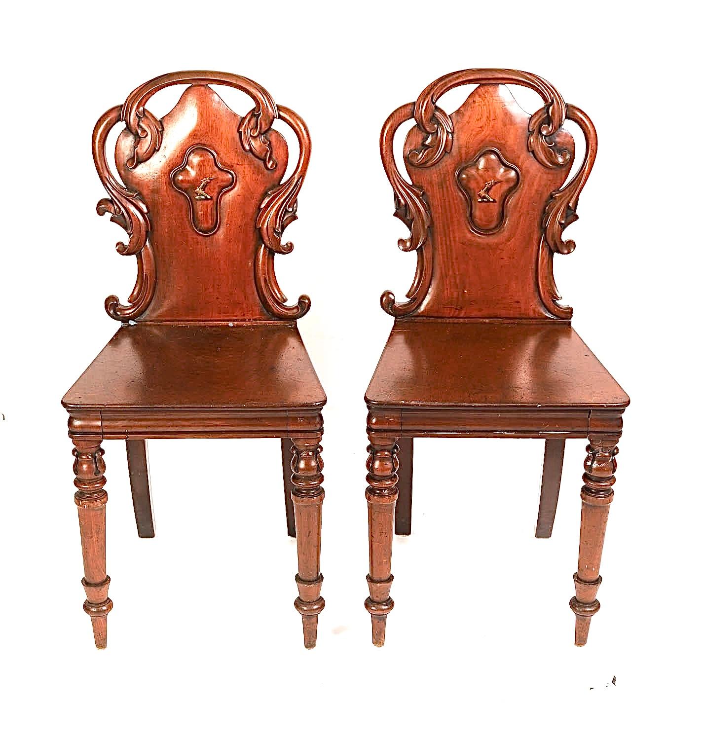 Pareja de sillas de salón William IV de caoba tallada en venta 5