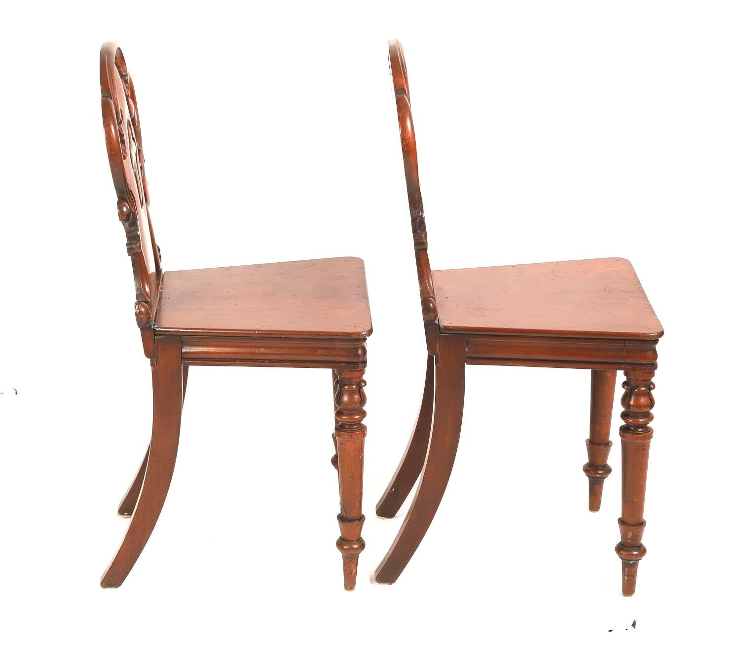 Pareja de sillas de salón William IV de caoba tallada Inglés en venta