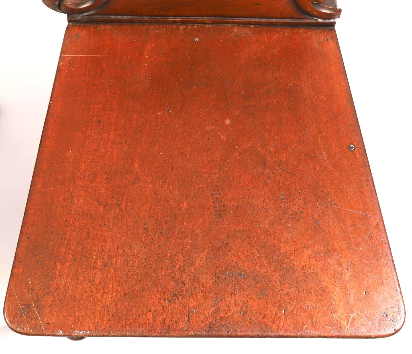 Pareja de sillas de salón William IV de caoba tallada siglo XIX en venta