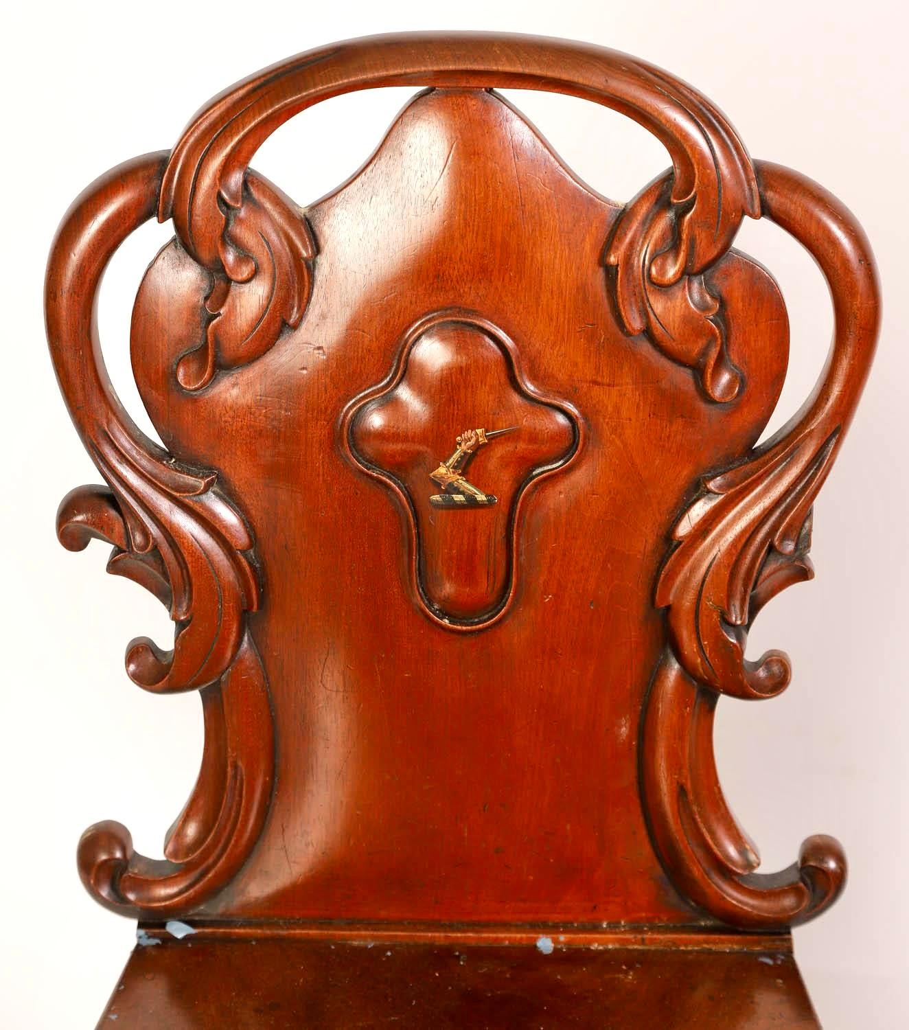 Pareja de sillas de salón William IV de caoba tallada Caoba en venta