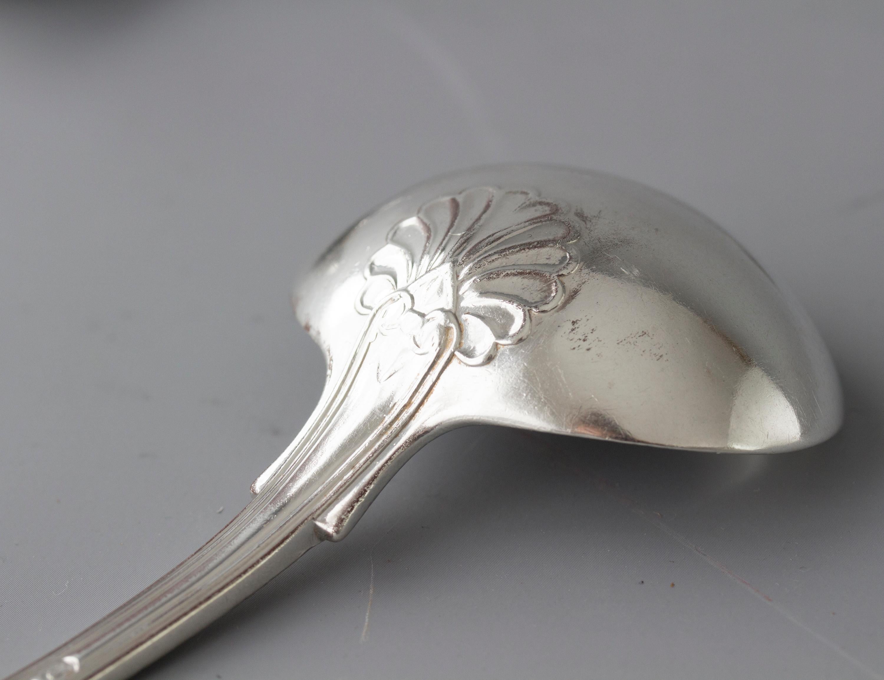 Pair of William IV Kings Pattern Sauce Ladles, London, 1834 by William Eaton In Excellent Condition In Cornwall, GB