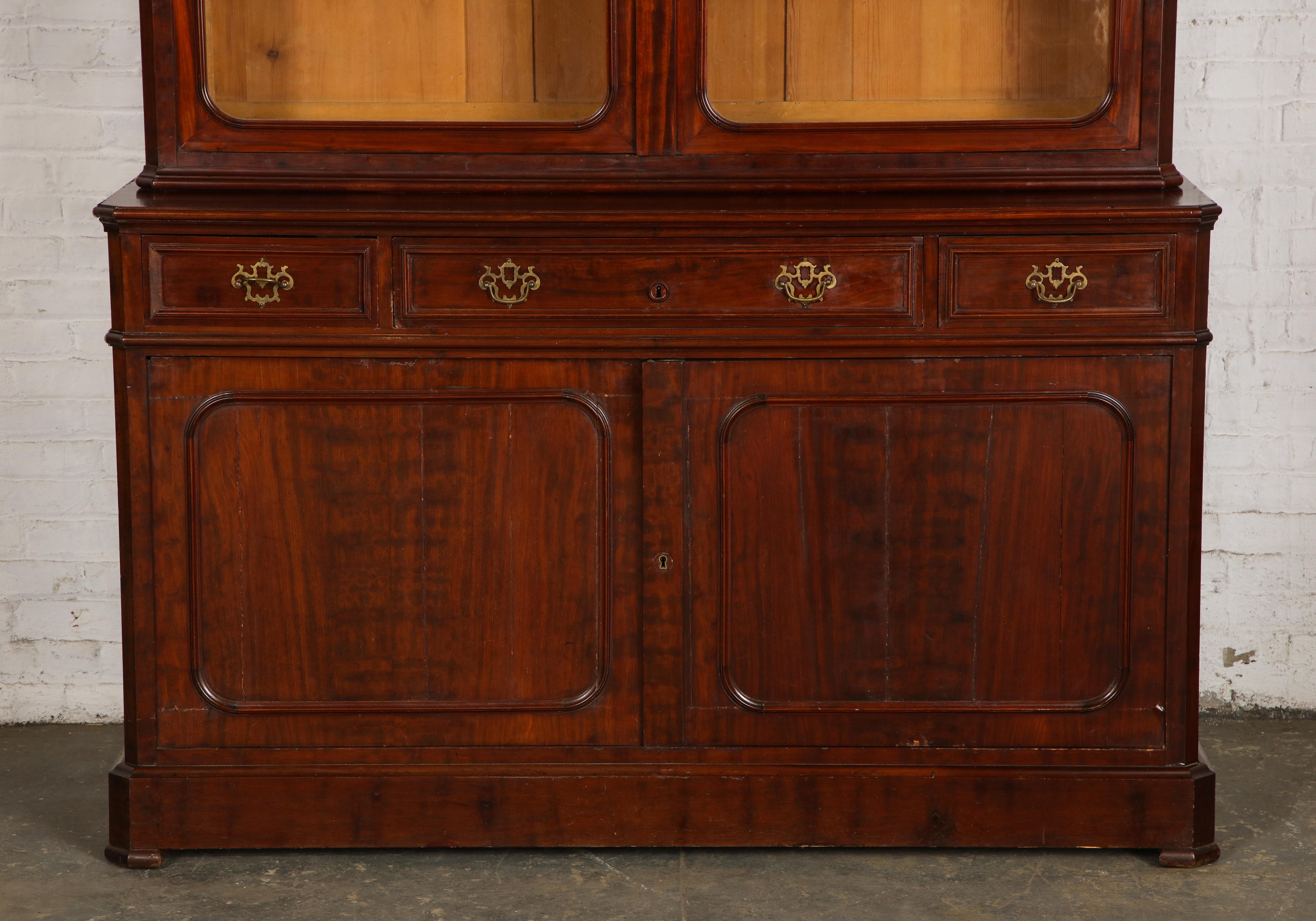 British Pair of William IV Mahogany Glass-Front Bookcases of Large Scale