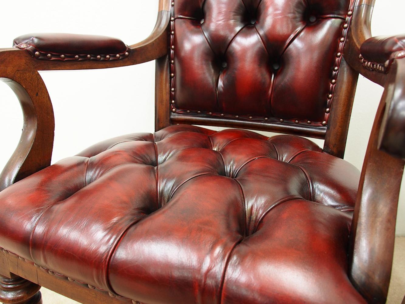 19th Century Pair of William IV Mahogany Library Chairs For Sale