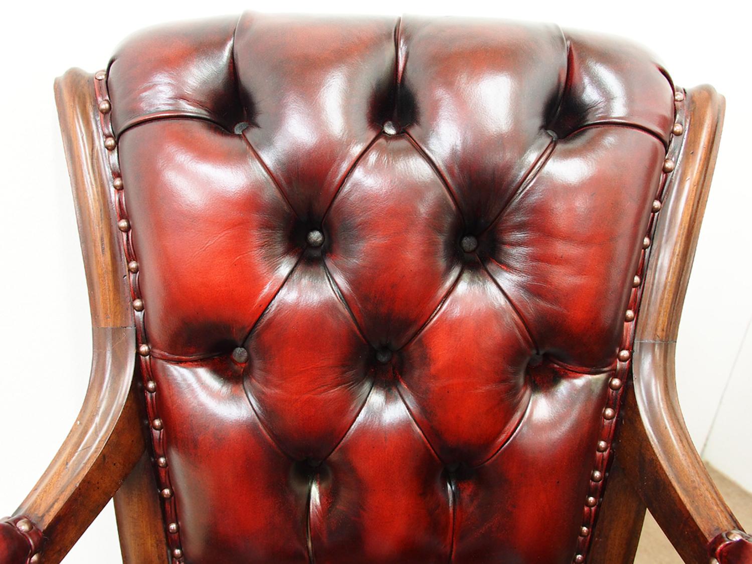 Leather Pair of William IV Mahogany Library Chairs For Sale