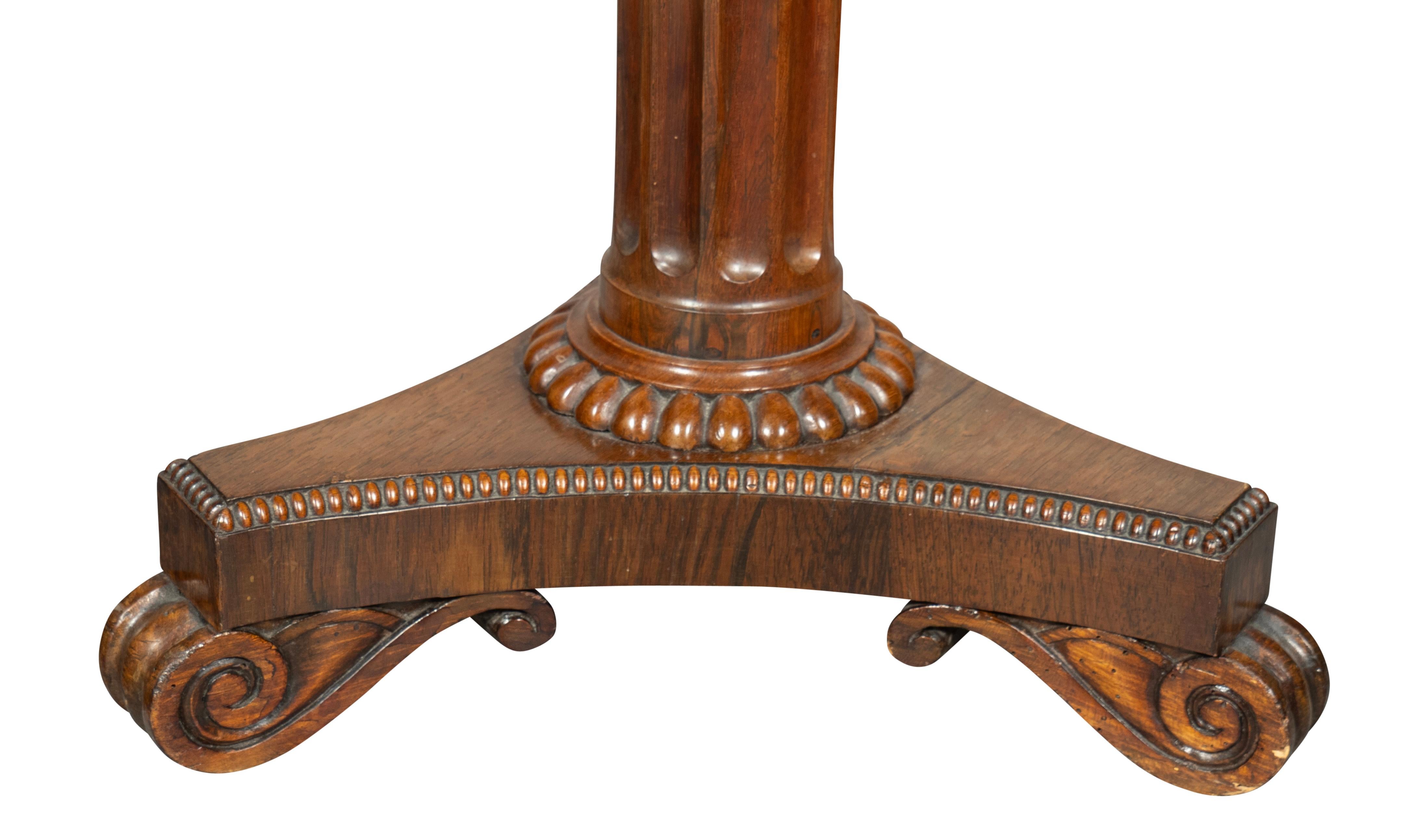 Paar William IV.-Tische aus Rosenholz und Papiermaché-Tische im Zustand „Gut“ im Angebot in Essex, MA