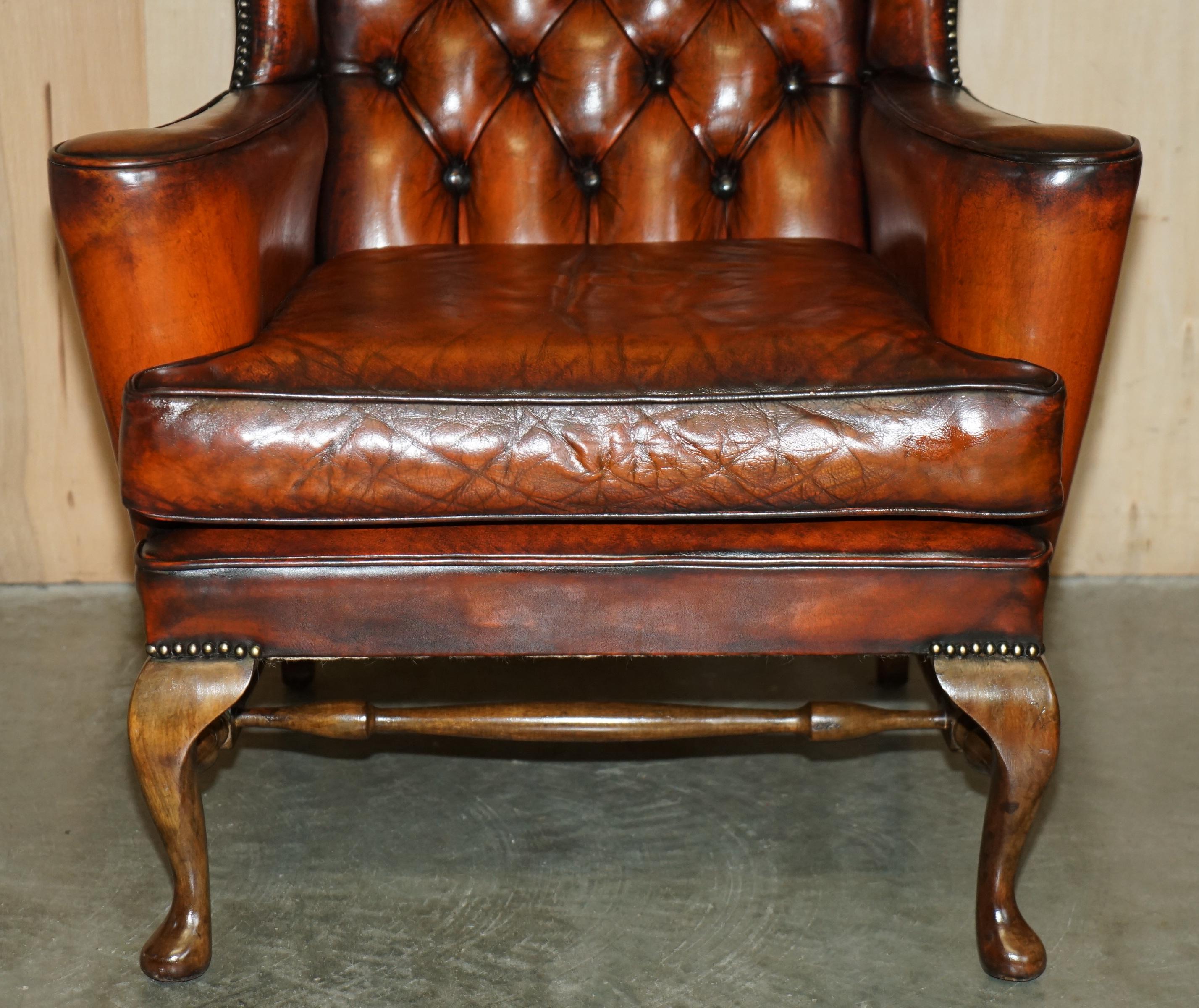 PAIR OF WILLIAM MORRIS CHESTERFIELD TUFTED WiNGBACK BROWN LEATHER ARMCHAIRS 1