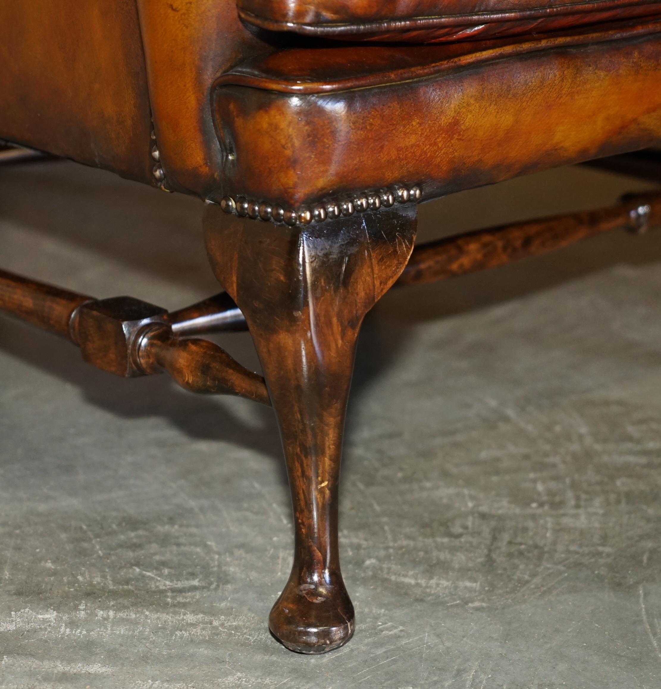 PAiR OF WILLIAM MORRIS CHESTERFIELD TUFTED WINGBACK BROWN LEATHER ARMCHAIRS im Angebot 3