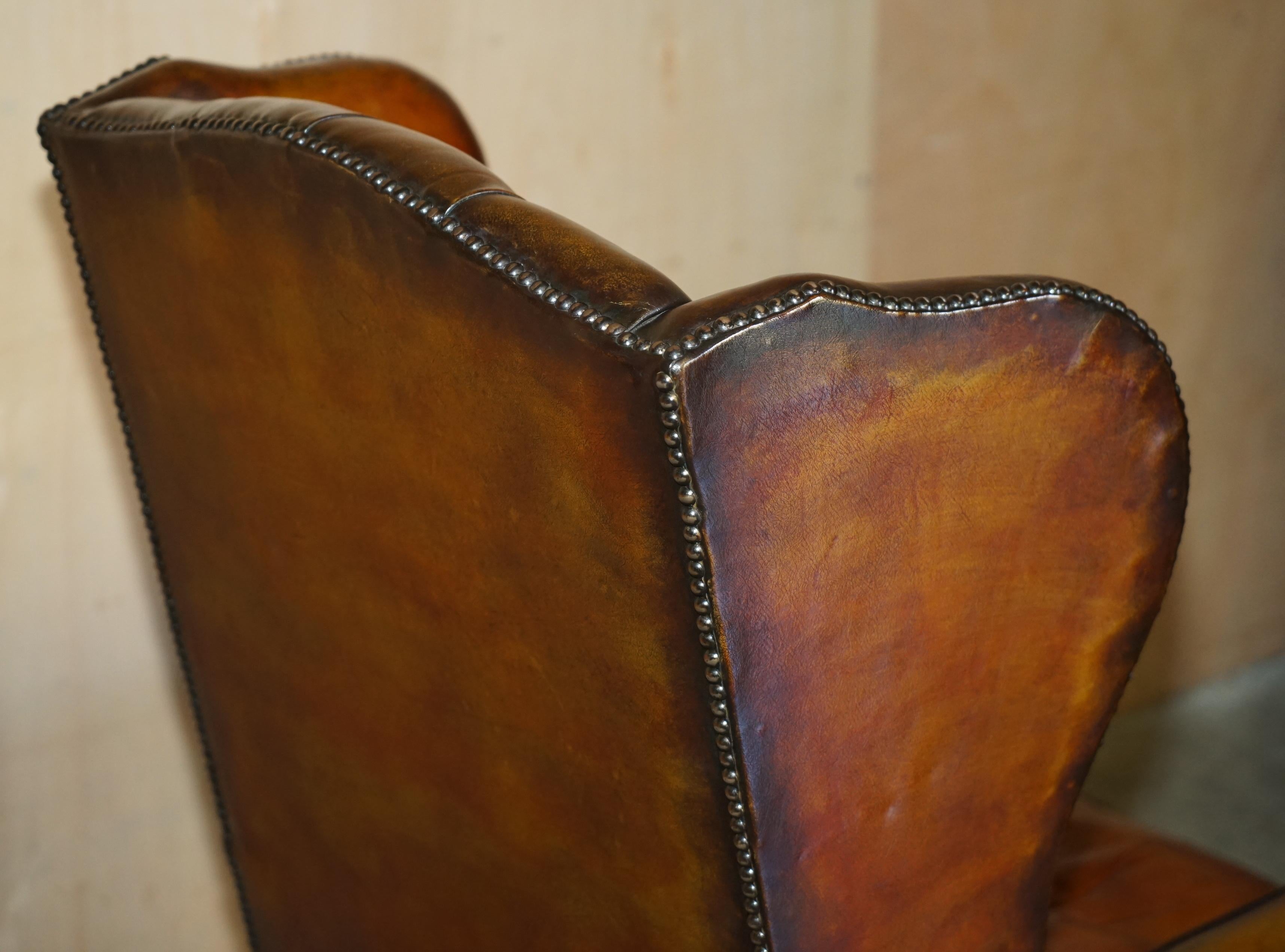 PAiR OF WILLIAM MORRIS CHESTERFIELD TUFTED WINGBACK BROWN LEATHER ARMCHAIRS im Angebot 6