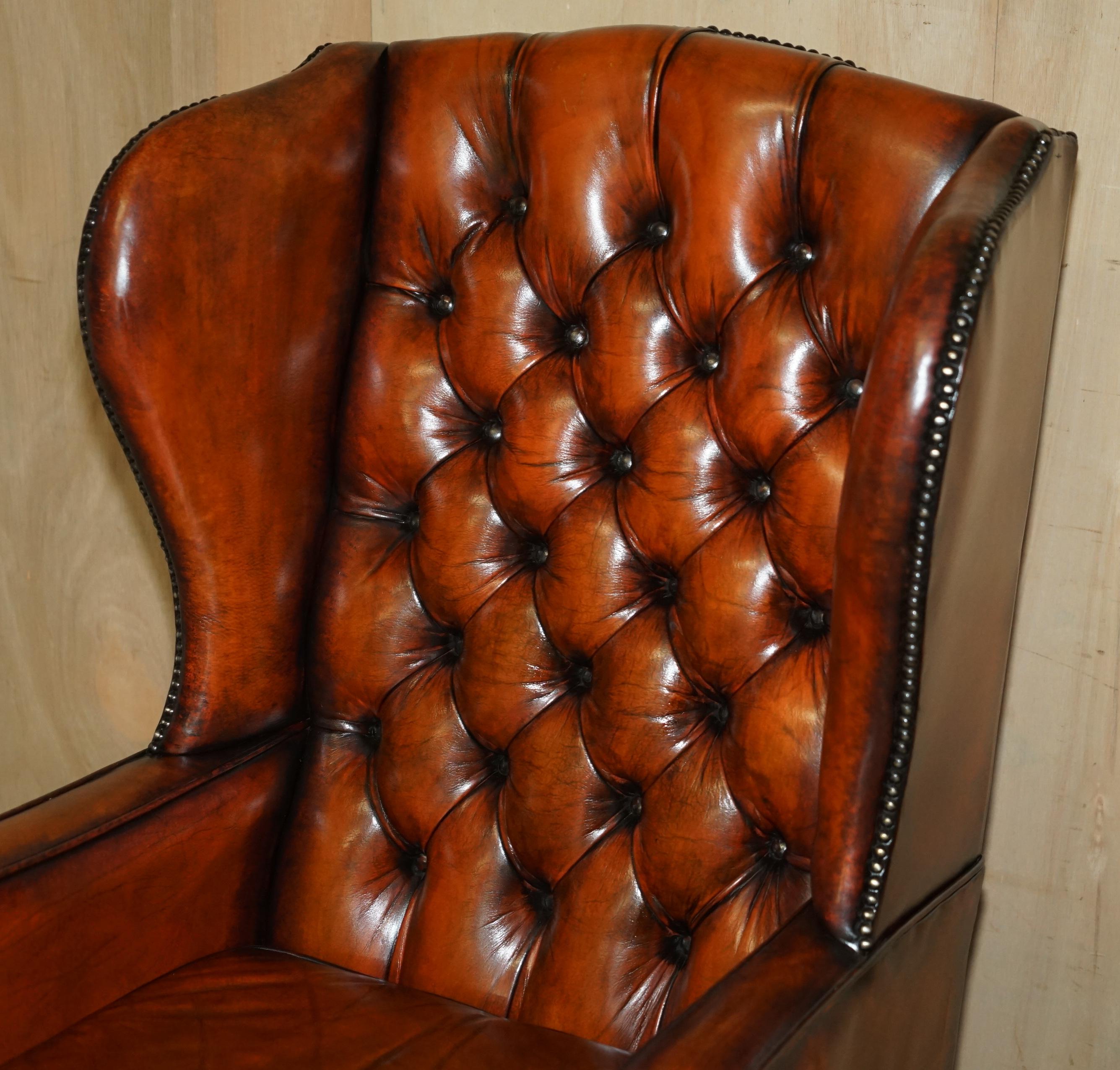English PAIR OF WILLIAM MORRIS CHESTERFIELD TUFTED WiNGBACK BROWN LEATHER ARMCHAIRS