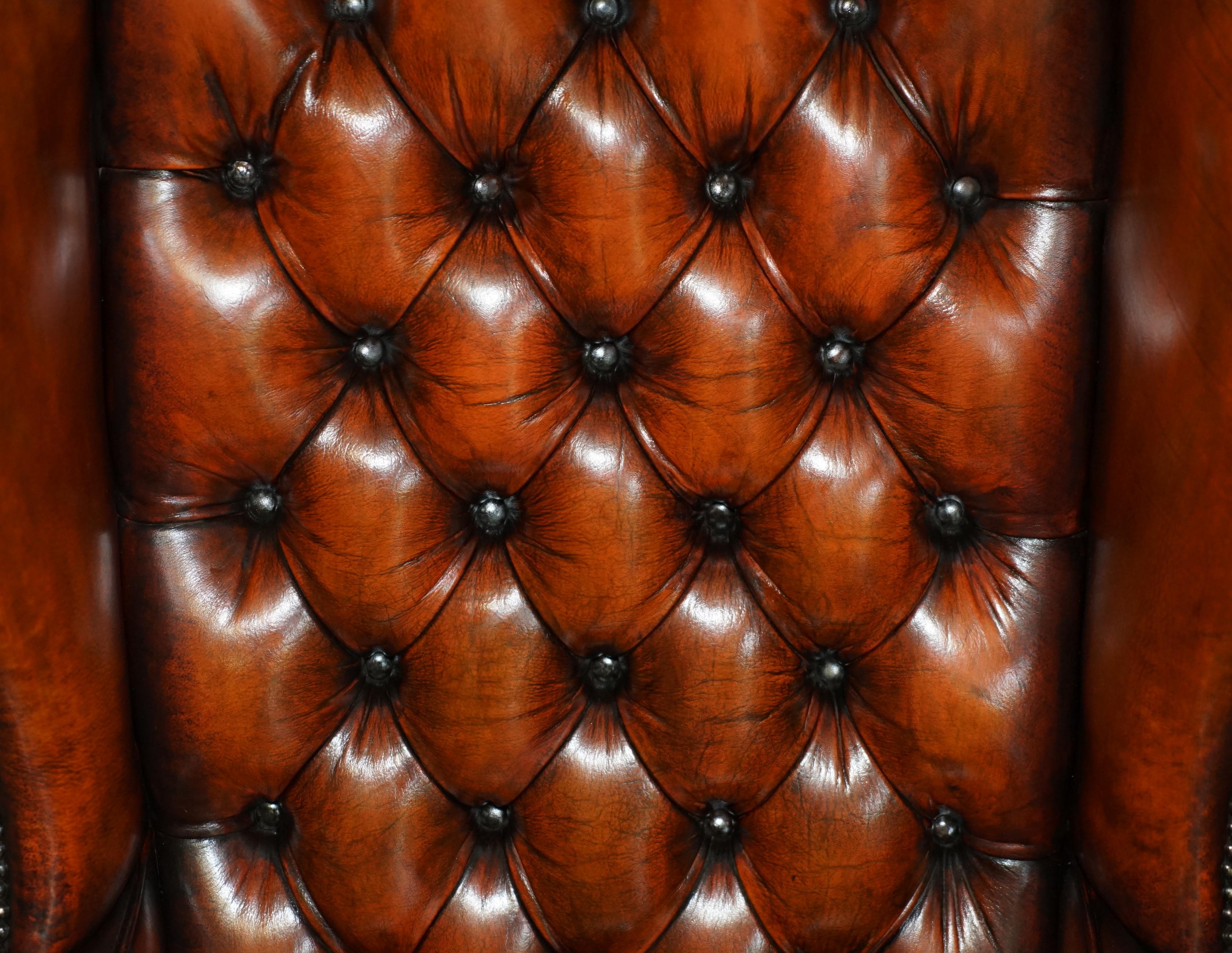 Hand-Crafted PAIR OF WILLIAM MORRIS CHESTERFIELD TUFTED WiNGBACK BROWN LEATHER ARMCHAIRS