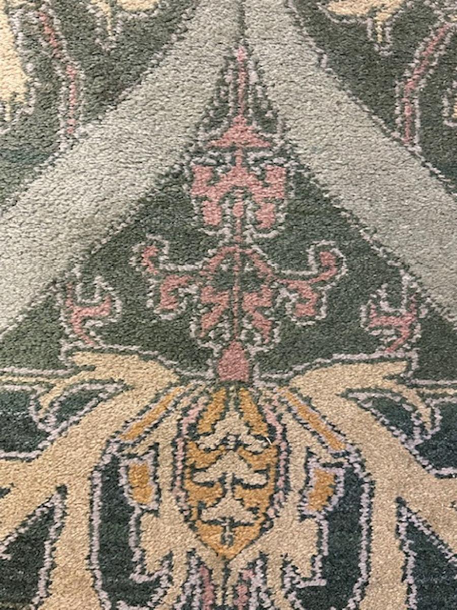 Indiano Coppia di tappeti indiani con disegno William Morris in vendita
