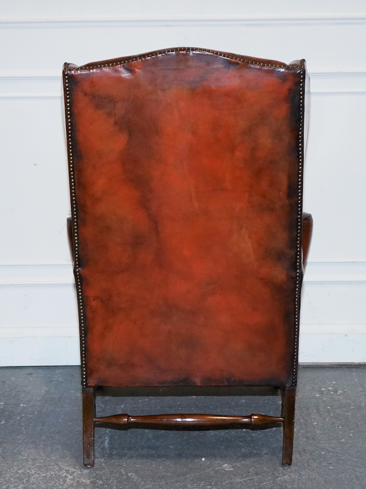 PAR DE BRAZOS WILLIAM MORRIS FLAT ARM CHESTERFIELD WINGBACK BORDEAUX en venta 8