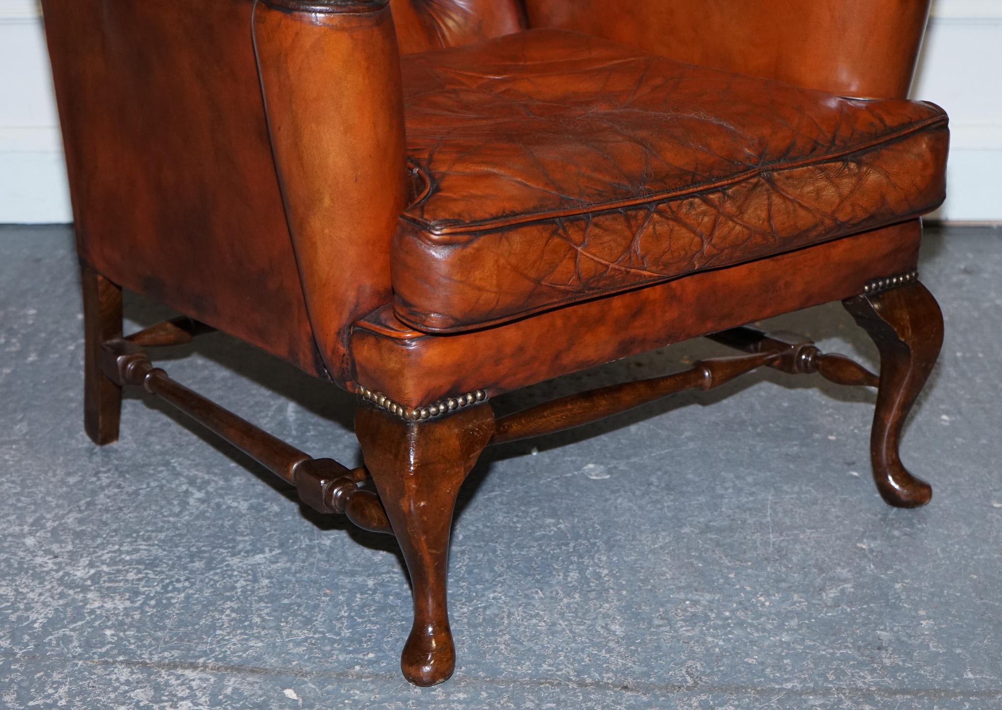 PAR DE BRAZOS WILLIAM MORRIS FLAT ARM CHESTERFIELD WINGBACK BORDEAUX Cuero en venta