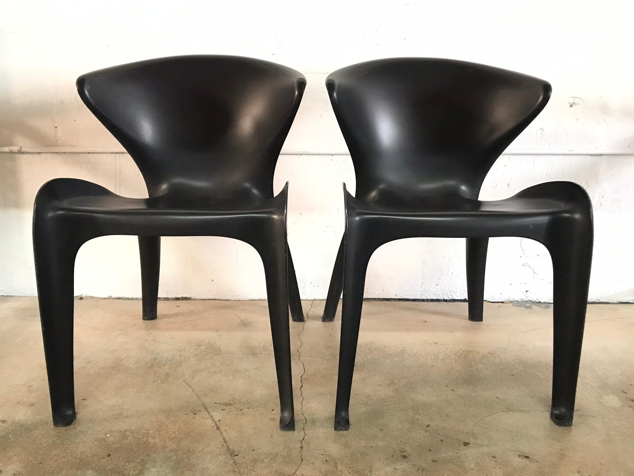 Sculptural indoor or outdoor stacking chair rendered in matte black injection molded Polycarbonate or Nylon designed bun William Sawaya for Heller, 2002.