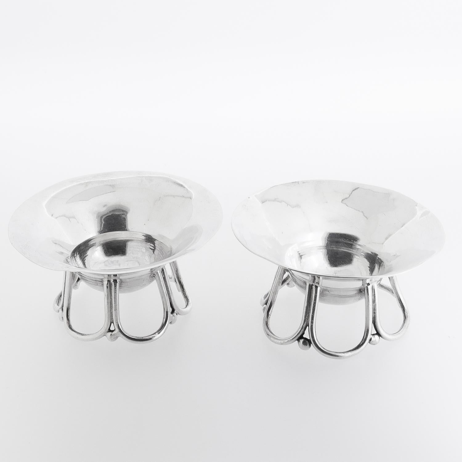 Ein Paar mexikanischer William Spratling-Sterling-Salzschalen aus der Mitte des Jahrhunderts (Sterlingsilber) im Angebot
