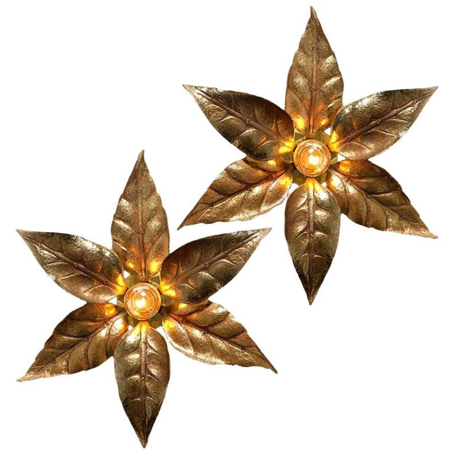 Nice pair of brass flowers wall lights in the style of designer Willy Daro manufactured by 'Massive Lighting', circa 1970s in Belgium, Europe. This decorative and beautiful sculptural light consists of a pair of brass plated flowers on a bar and