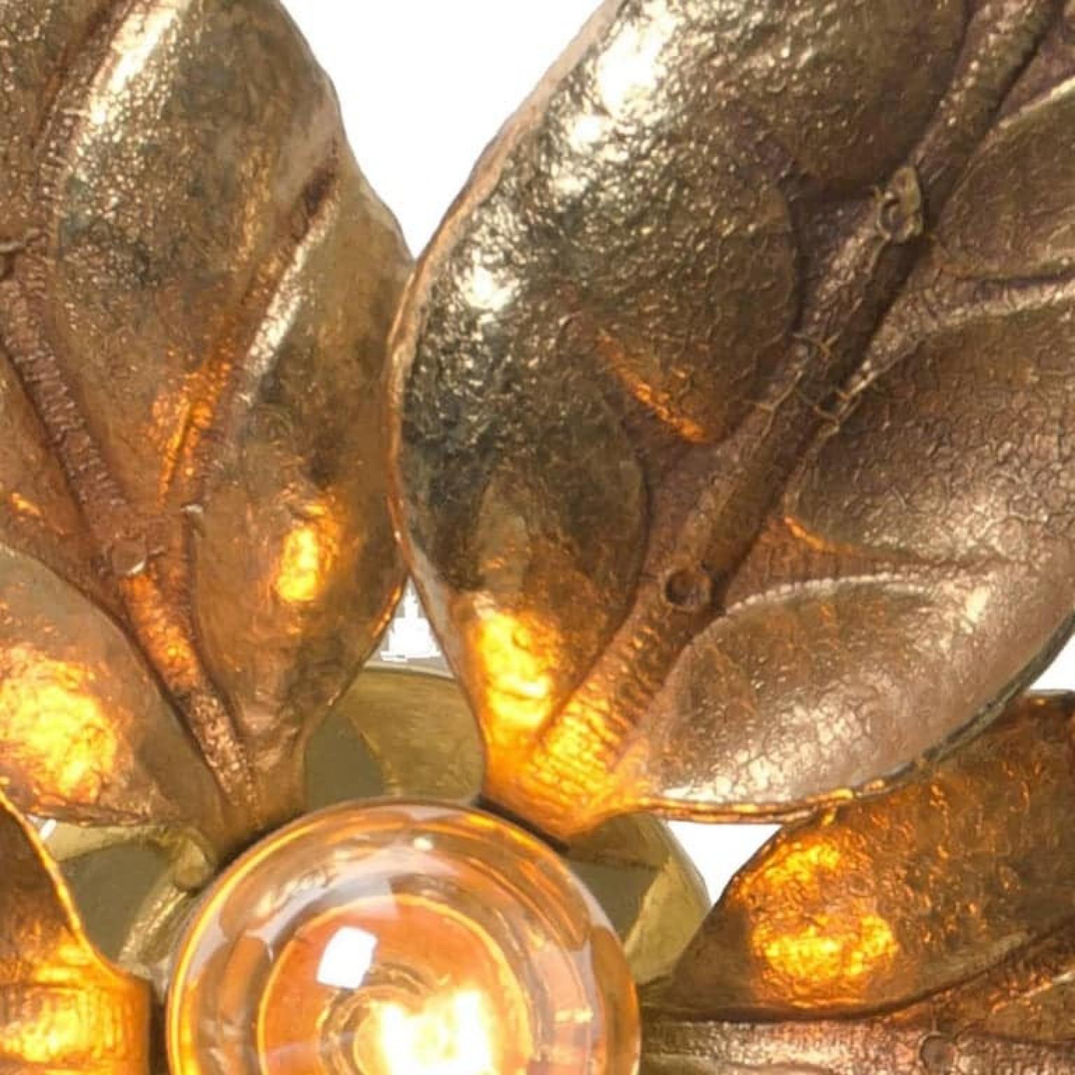 Autre Paire d'appliques murales à fleurs en laiton de style Willy Daro par Massive Lighting, 1970 en vente