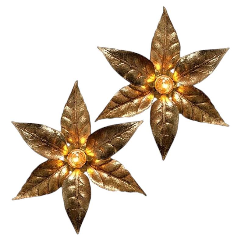 Paire d'appliques murales à fleurs en laiton de style Willy Daro par Massive Lighting, 1970 en vente
