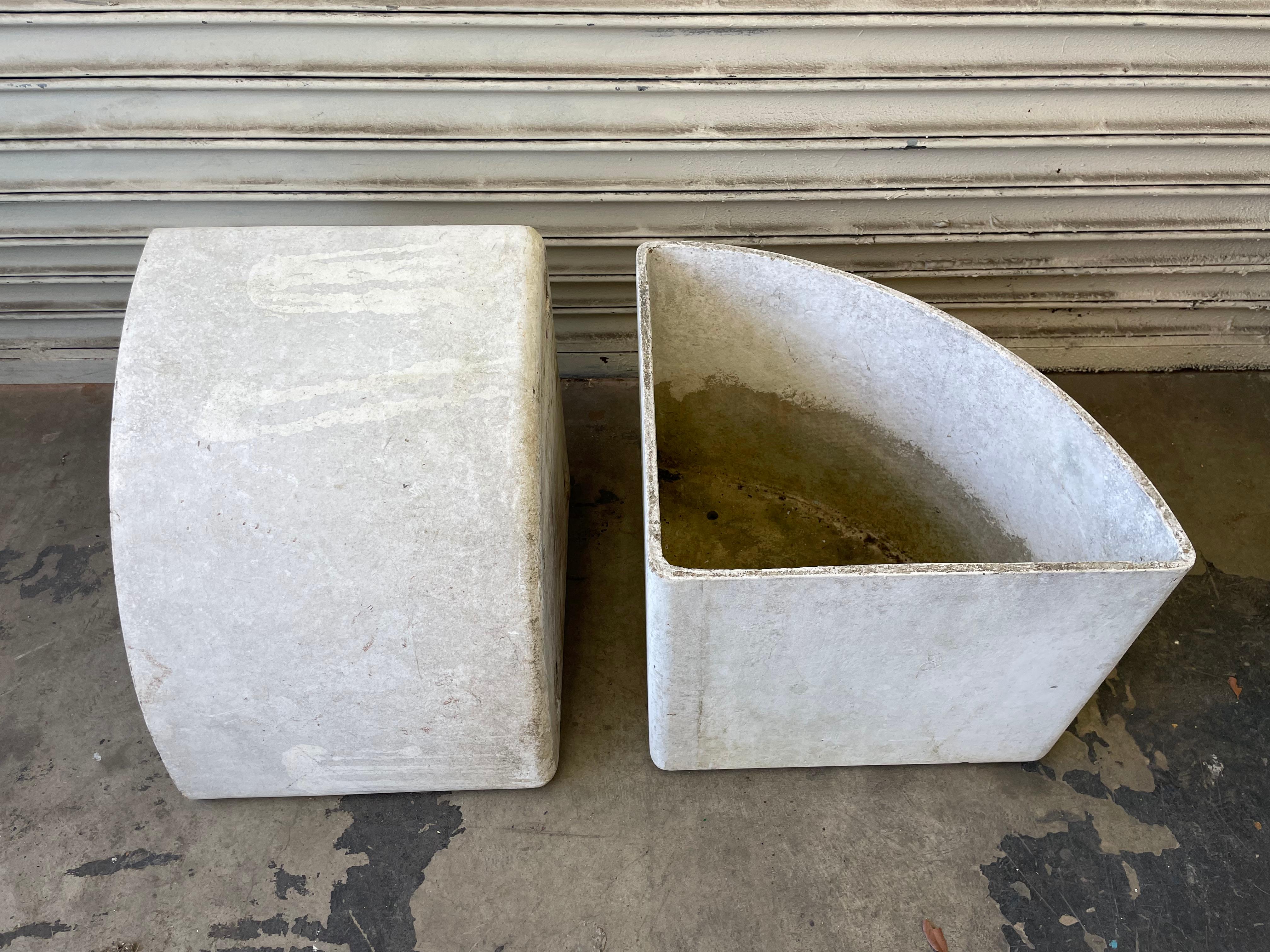 Pair of Willy Guhl Concrete Corner Planters In Good Condition In Los Angeles, CA