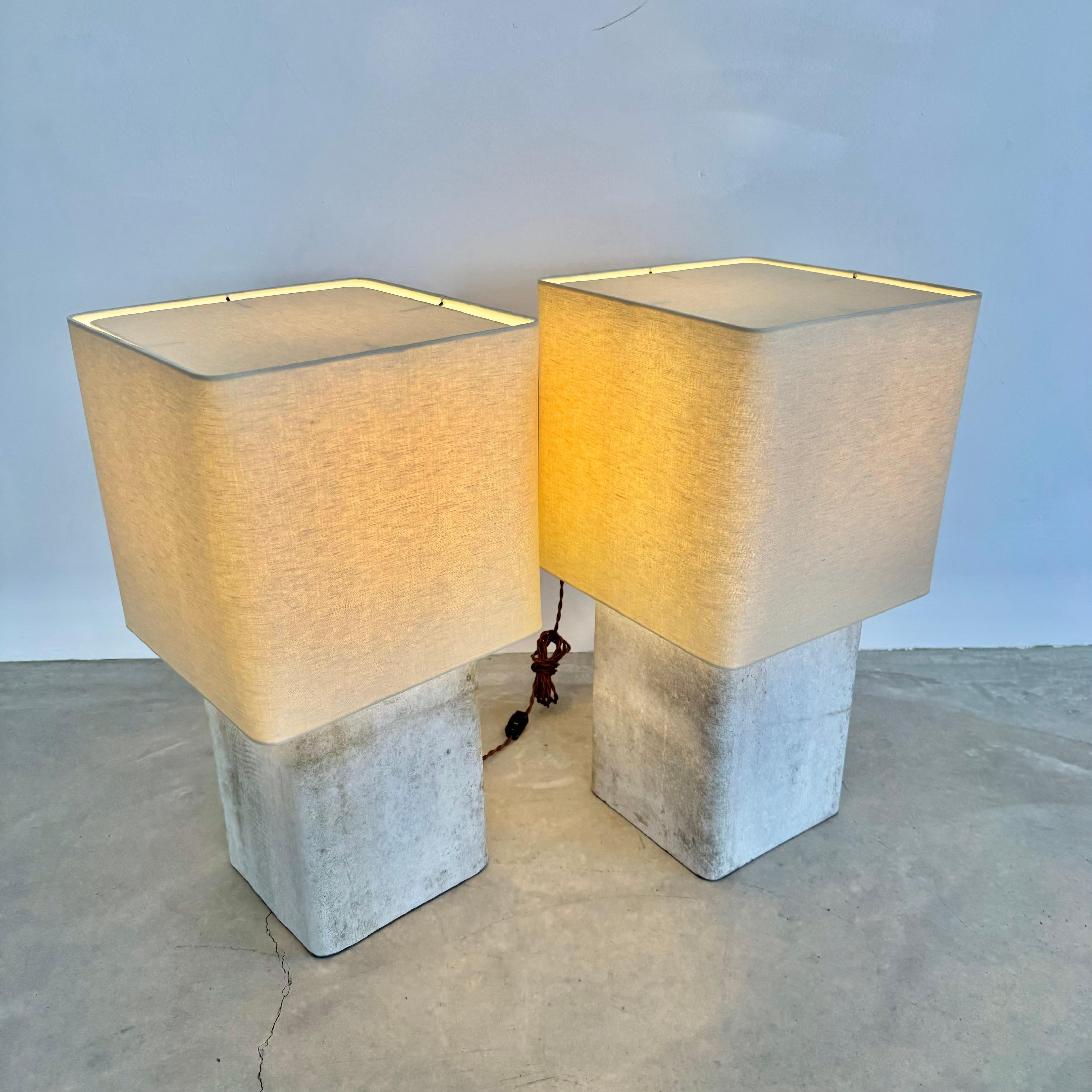 Metà XX secolo Coppia di lampade da tavolo in cemento Willy Guhl, Svizzera, anni '60 in vendita