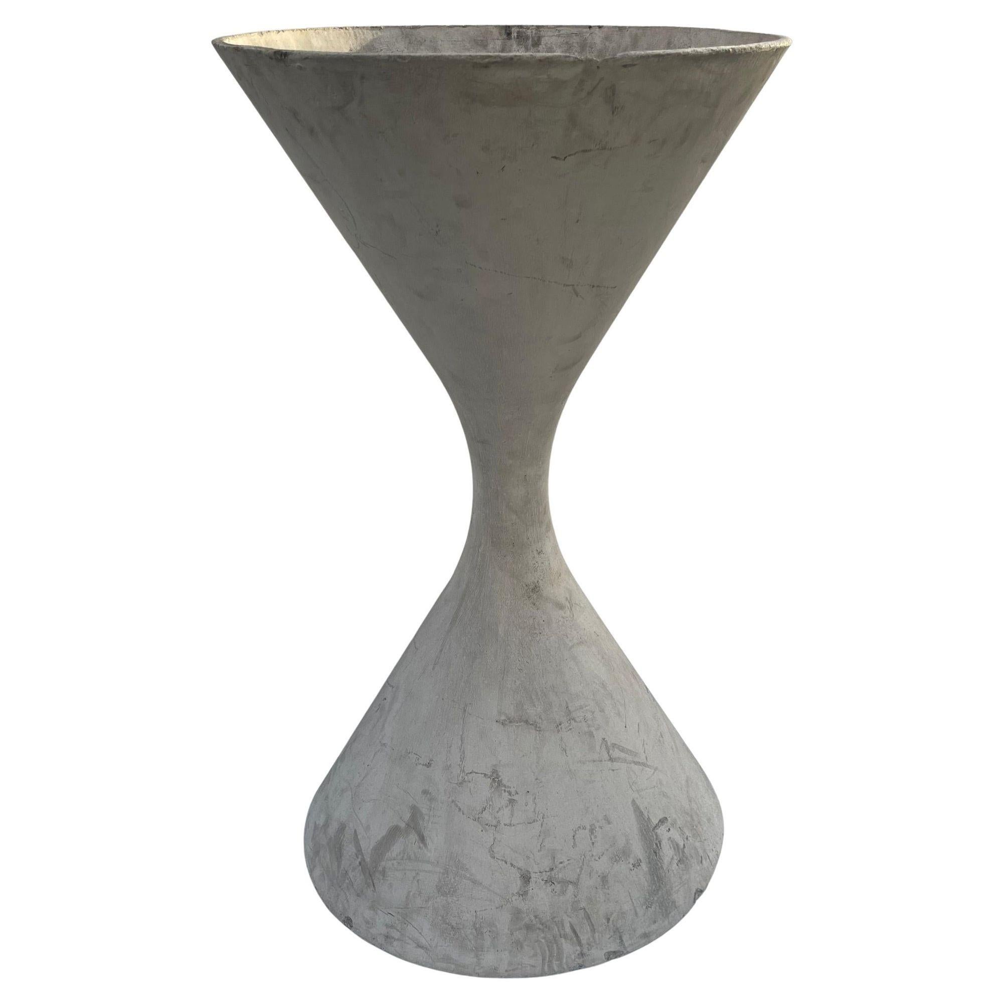 Ein Paar Willy Guhl für Eternit 'Diablo' Betonspindel-Pflanzgefäße, CIRCA 1968. (Schweizerisch) im Angebot