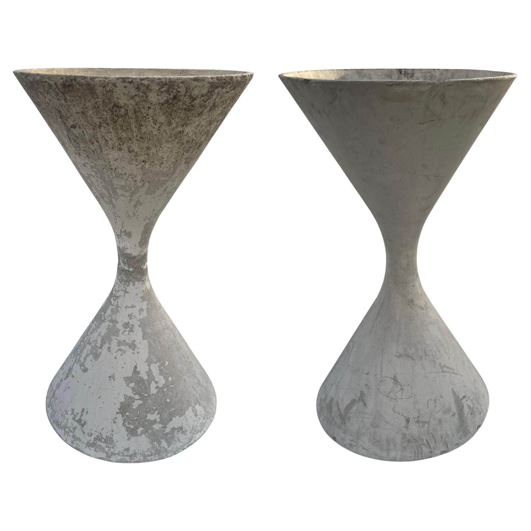 Ein Paar Willy Guhl für Eternit 'Diablo' Betonspindel-Pflanzgefäße, CIRCA 1968. im Angebot