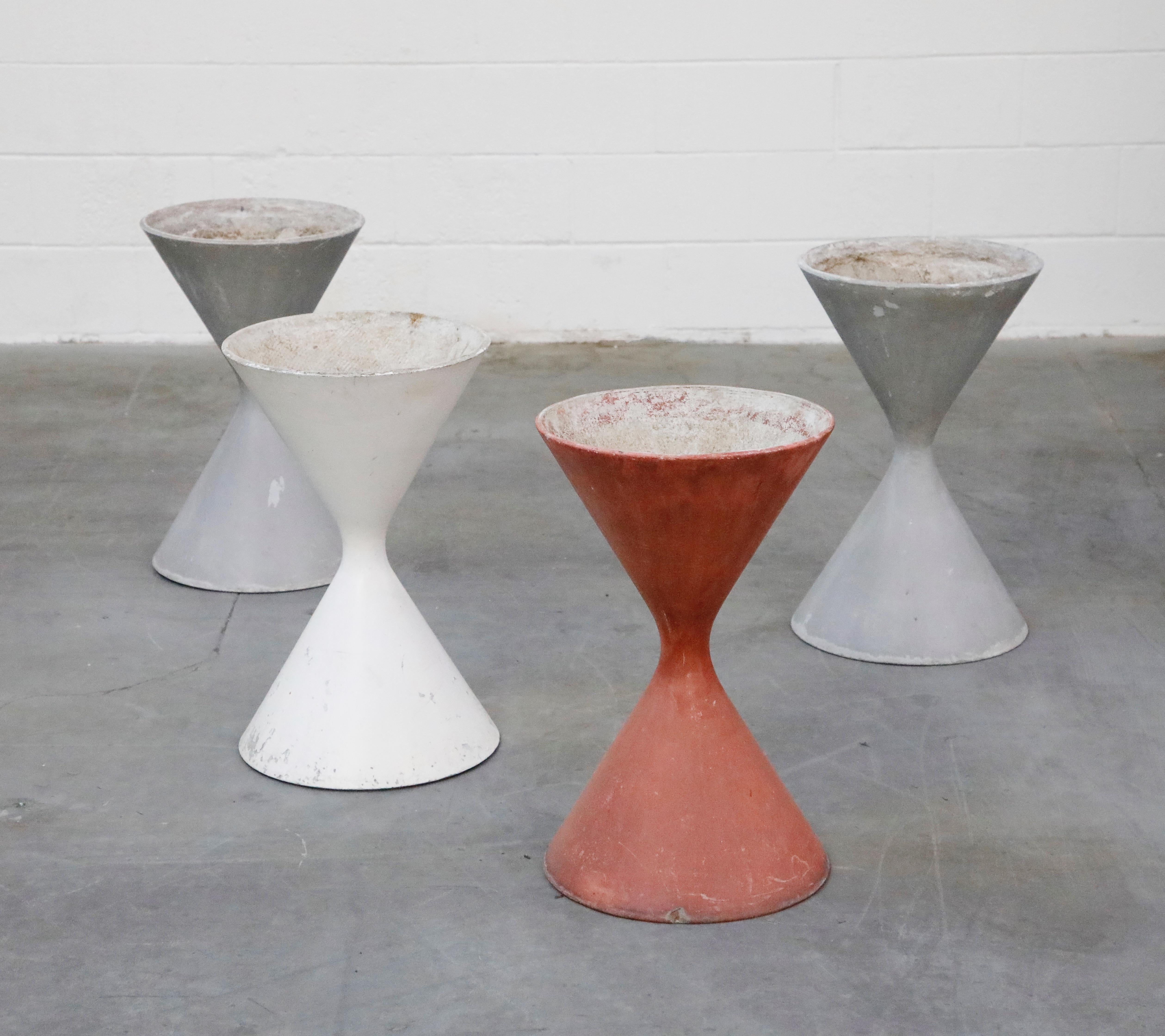 Pair of Willy Guhl for Eternit 'Diablo' Hourglass Concrete Planters, Signed In Good Condition In Los Angeles, CA