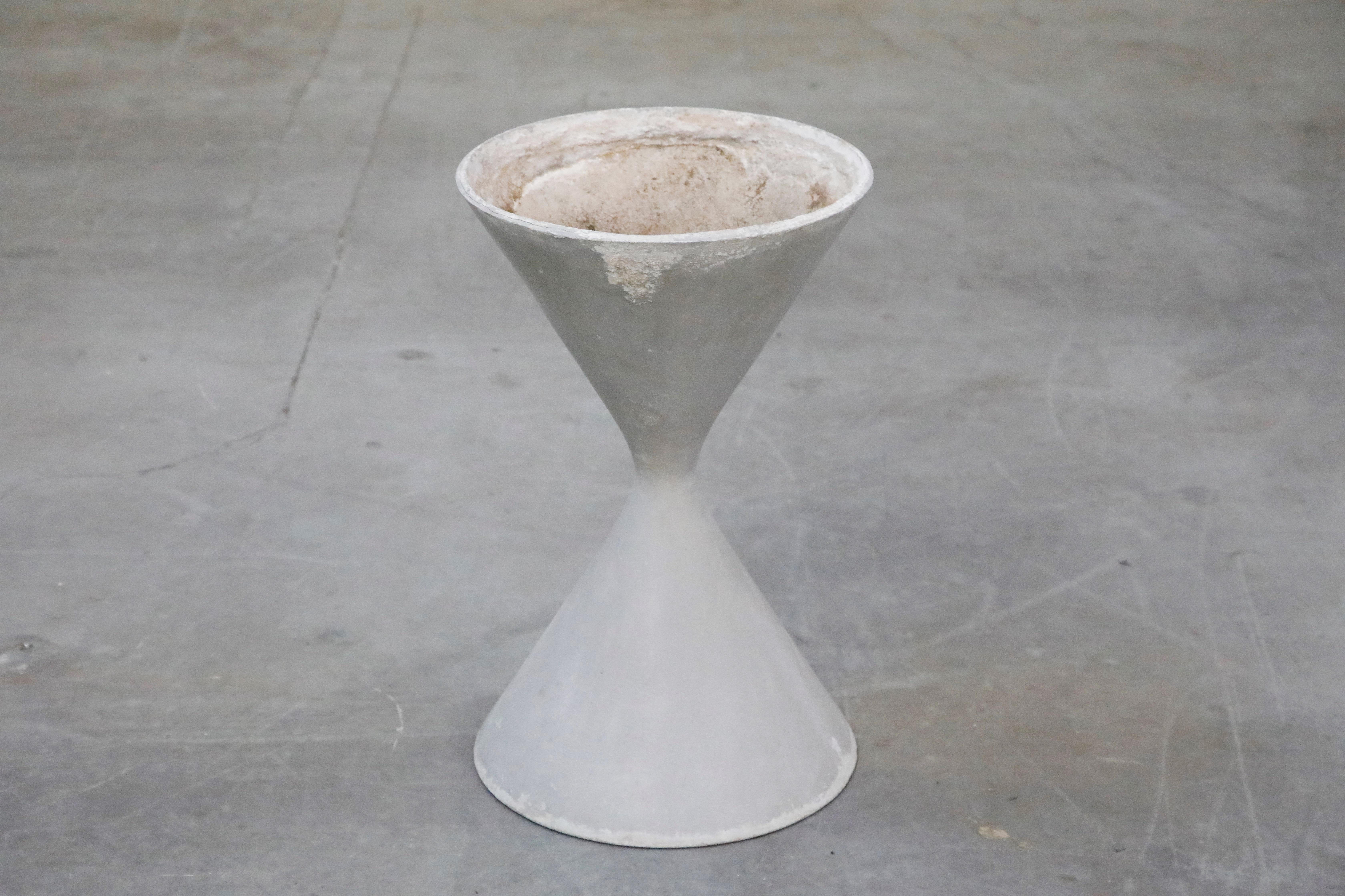 Mid-20th Century Pair of Willy Guhl for Eternit 'Diablo' Hourglass Concrete Planters, Signed