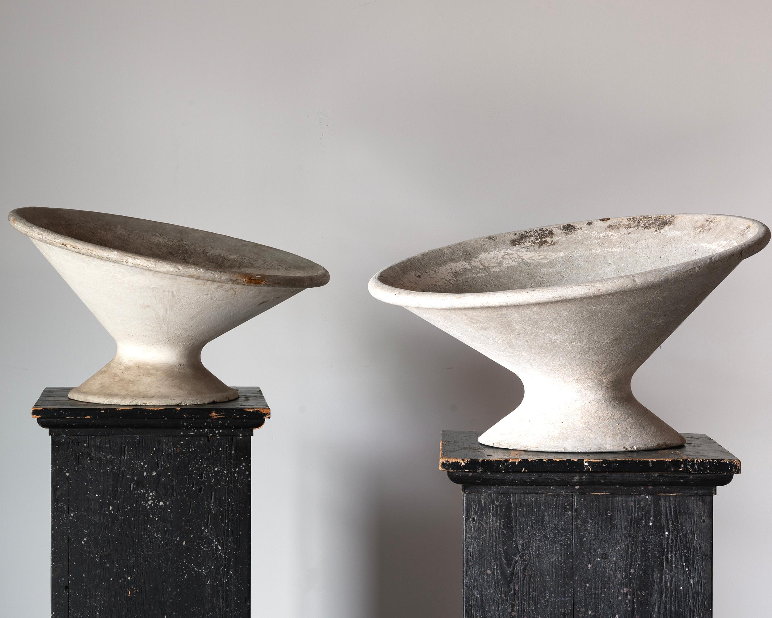 Mid-Century moderno Coppia di fioriere in cemento inclinate Willy Guhl in vendita
