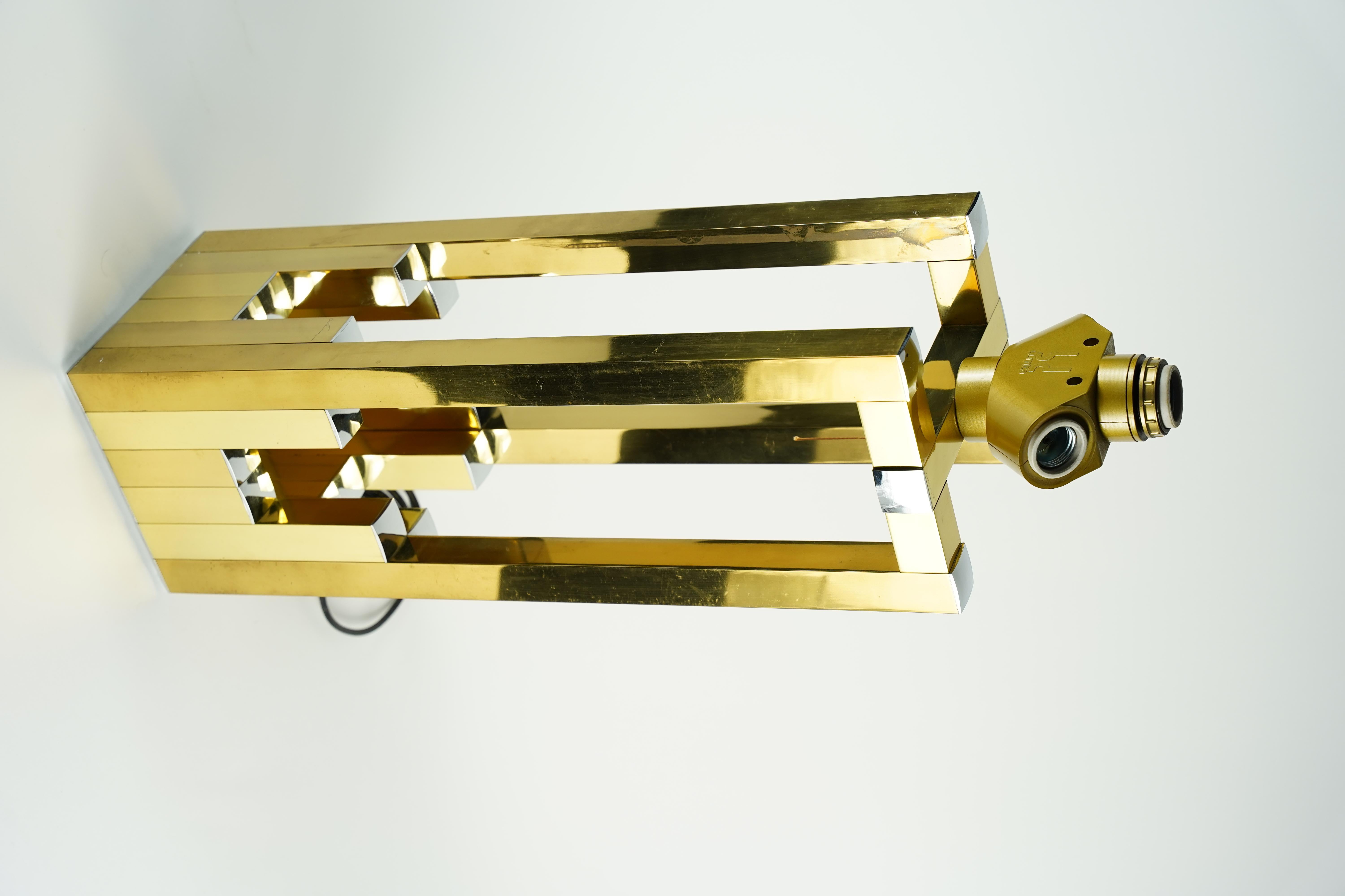 Coppia di lampade Willy Rizzo cromo/ottone e un dettaglio cromo, 1970 Lumica in vendita 4
