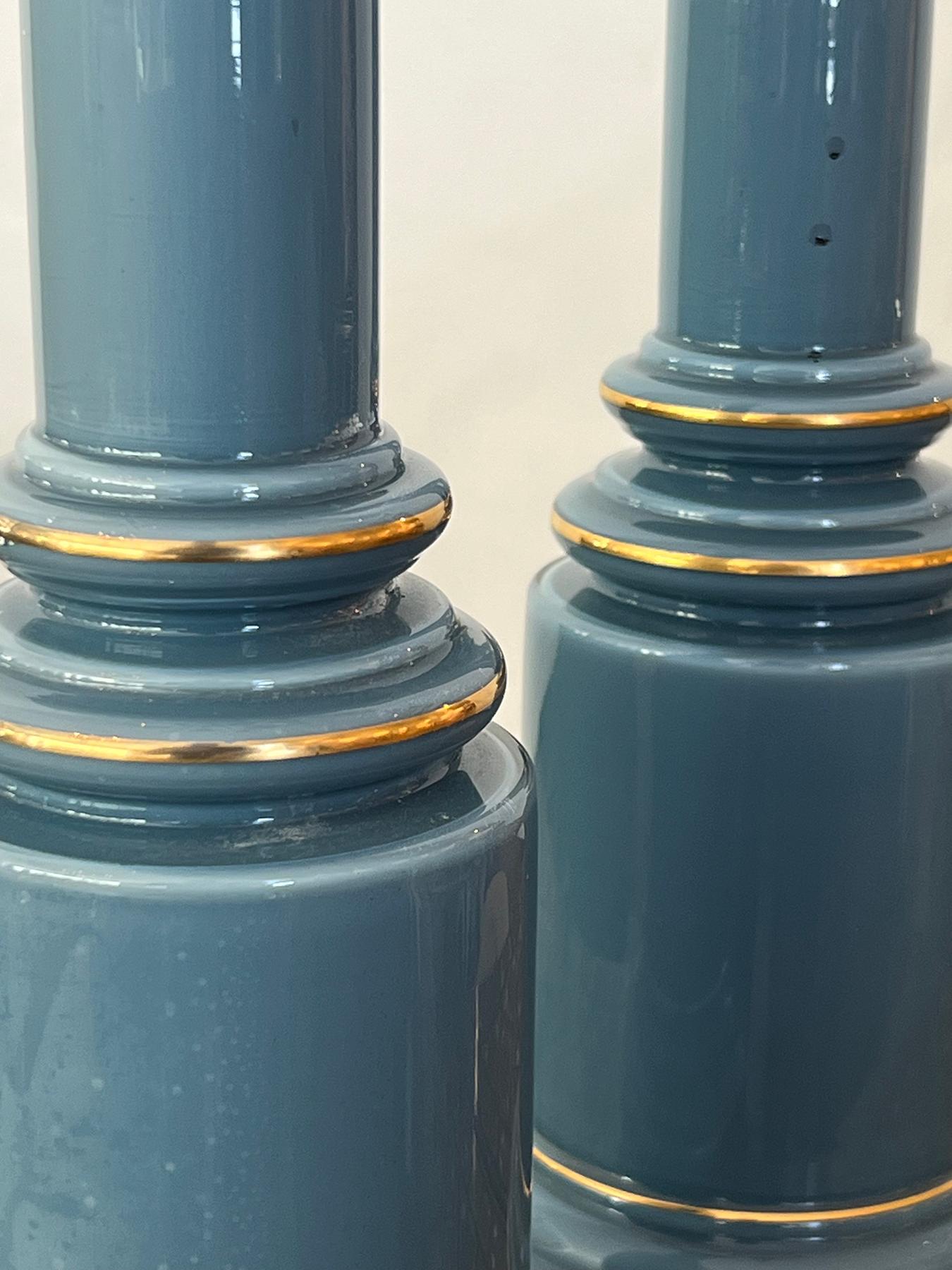Français Pair of Wilmar Lamp Co. Steel-Blue Cased-Glass Columnar Lamps en vente