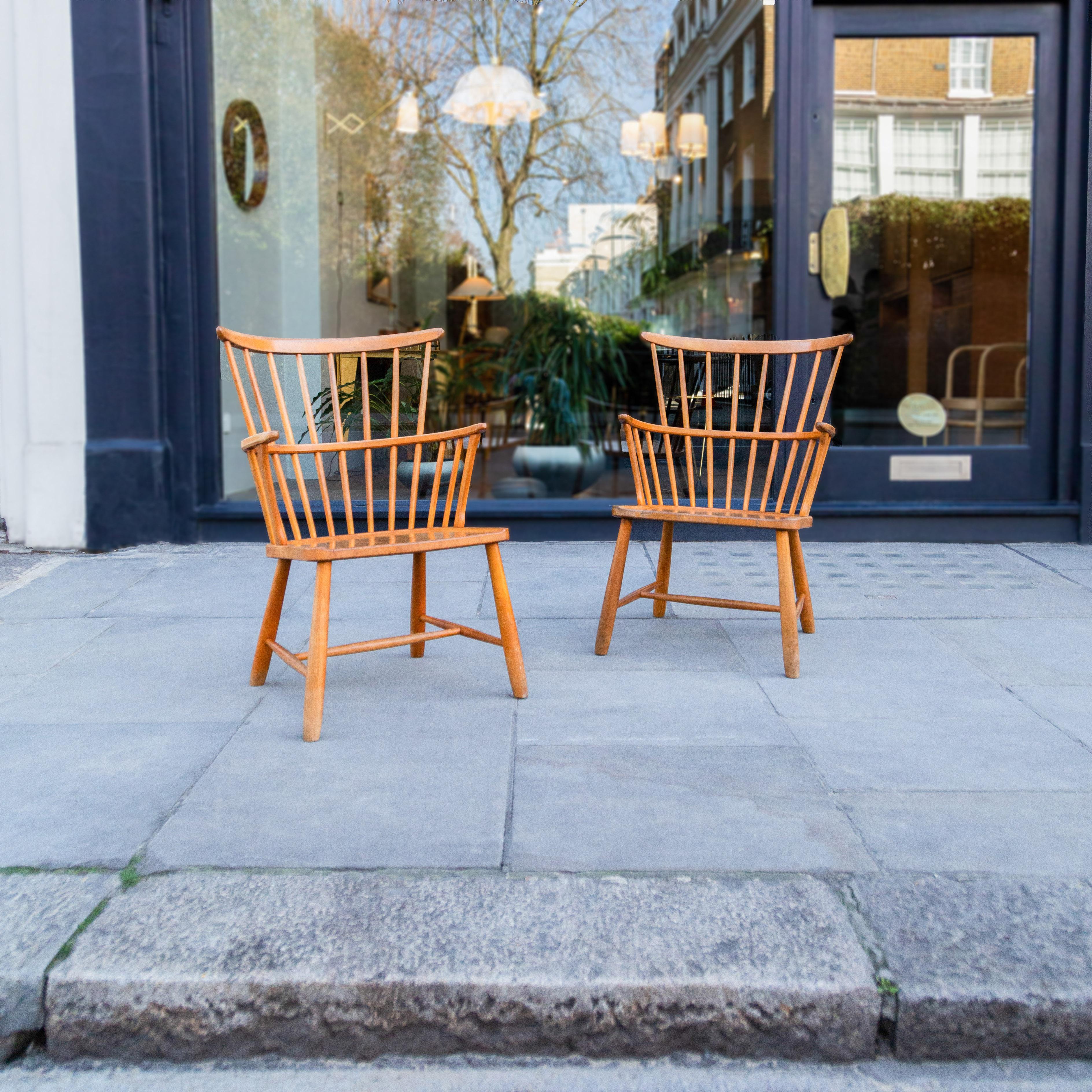 Mid-20th Century Pair of Windsor Chairs by Ove Boldt, 1947