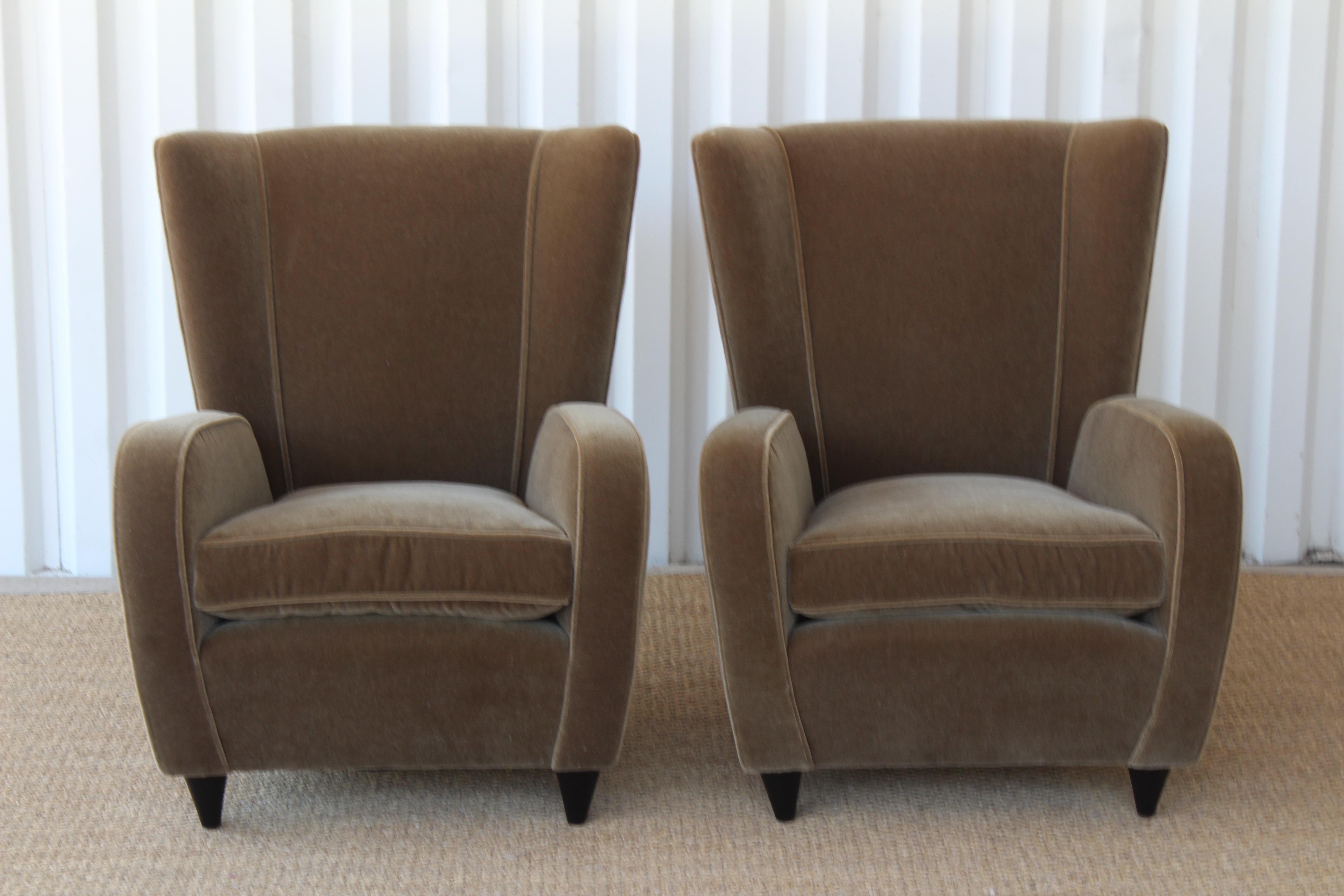 Mid-Century Modern Pair of Wing Chairs by Paolo Buffa, Italy, 1940s