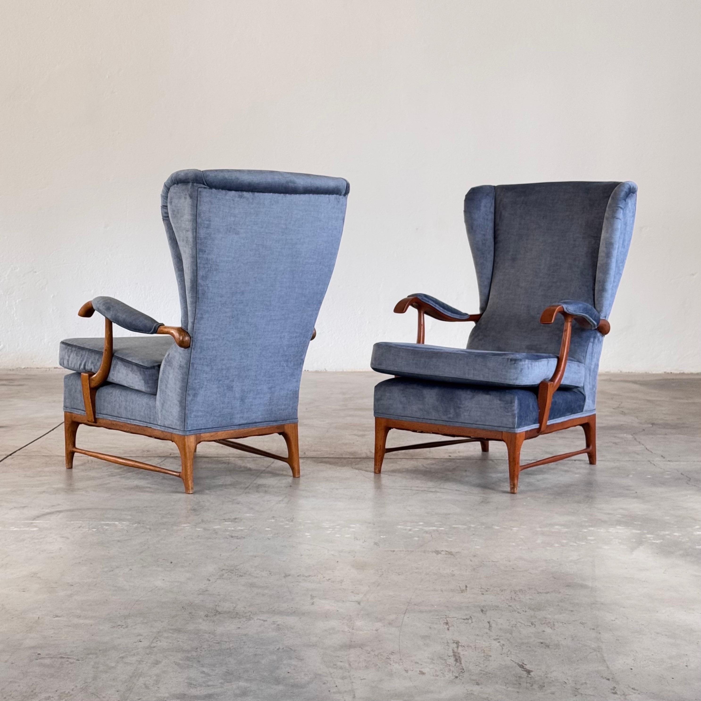 Fatto a mano Coppia di poltrone Wingback di Paolo Buffa per Framar, Italia, anni '50 in vendita