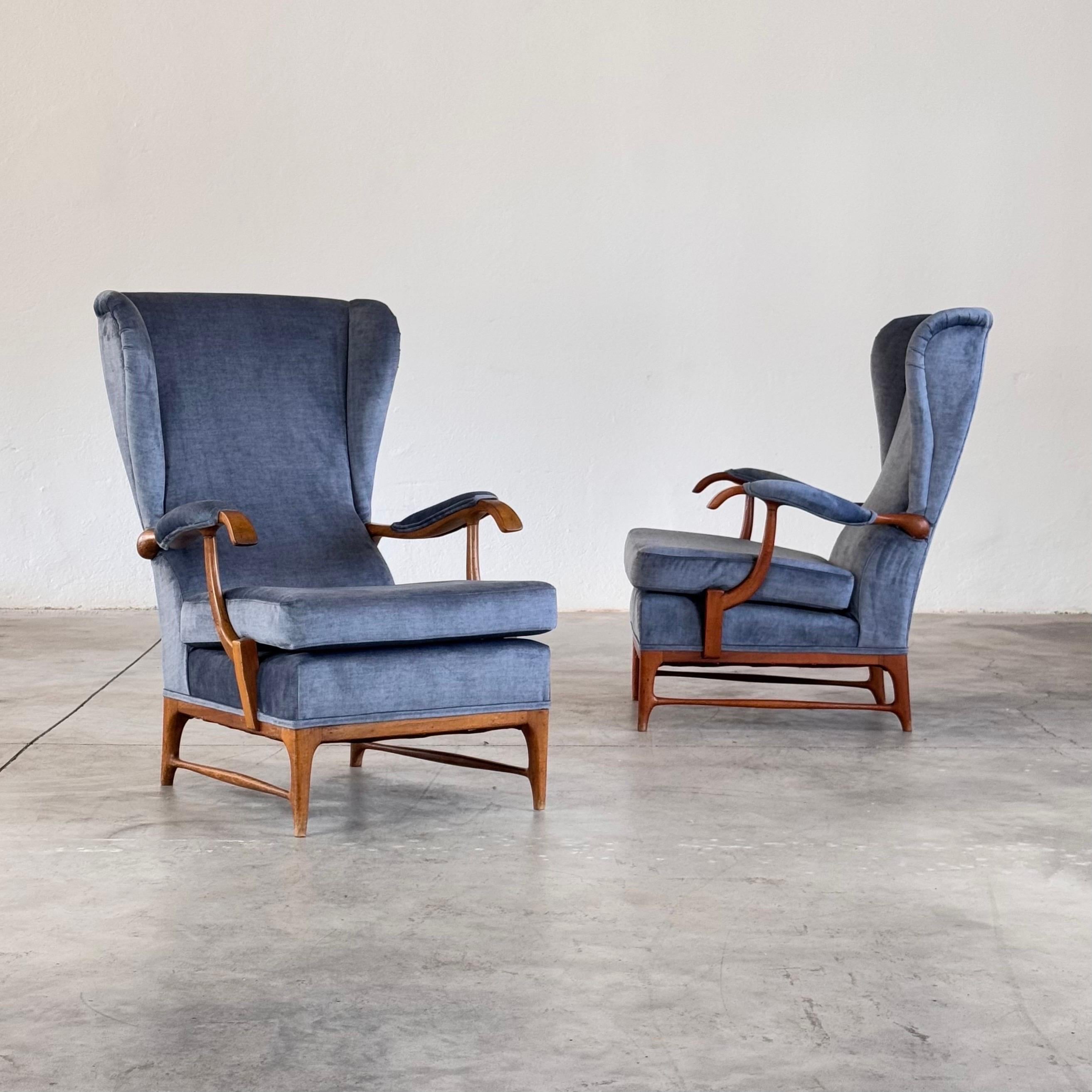 Coppia di poltrone Wingback di Paolo Buffa per Framar, Italia, anni '50 In condizioni buone in vendita a Bagnolo Mella, Brescia