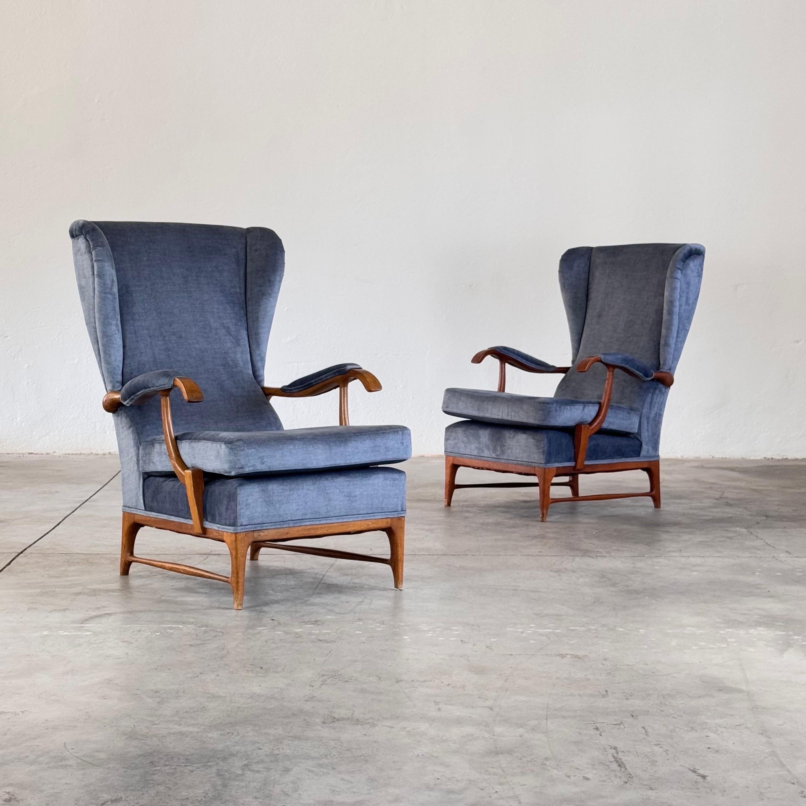 Coppia di poltrone Wingback di Paolo Buffa per Framar, Italia, anni '50 in vendita