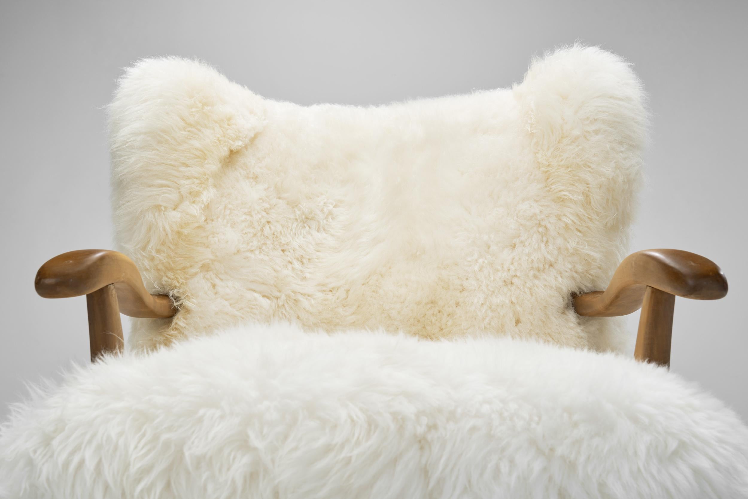 Paire de fauteuils Wingback en peau de mouton, Europe 20ème siècle en vente 4