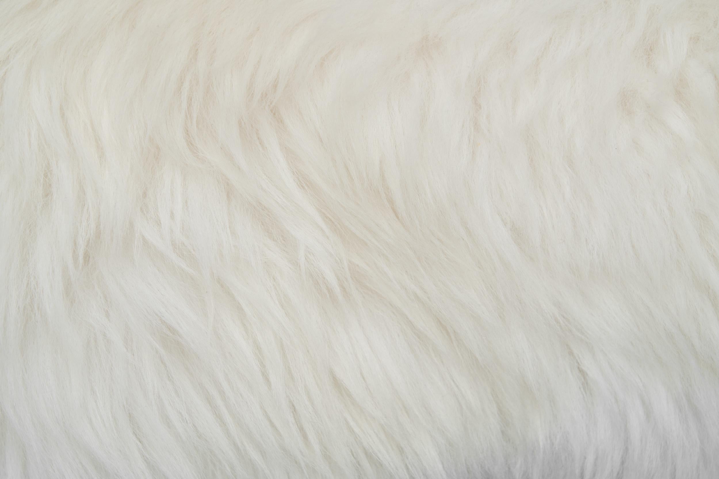 Paire de fauteuils Wingback en peau de mouton, Europe 20ème siècle en vente 7