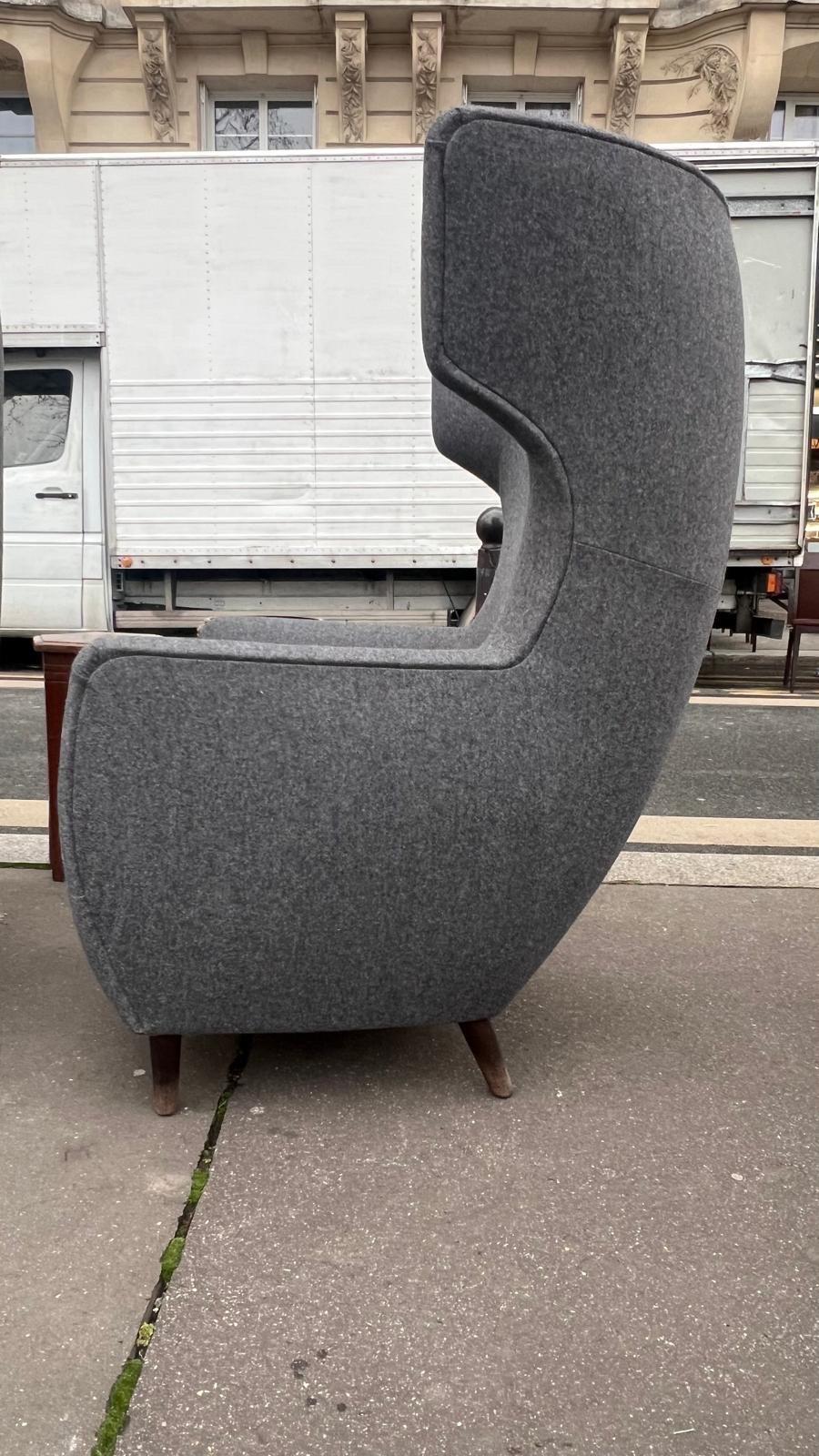 Due sedie wingback edizione Dare Studio