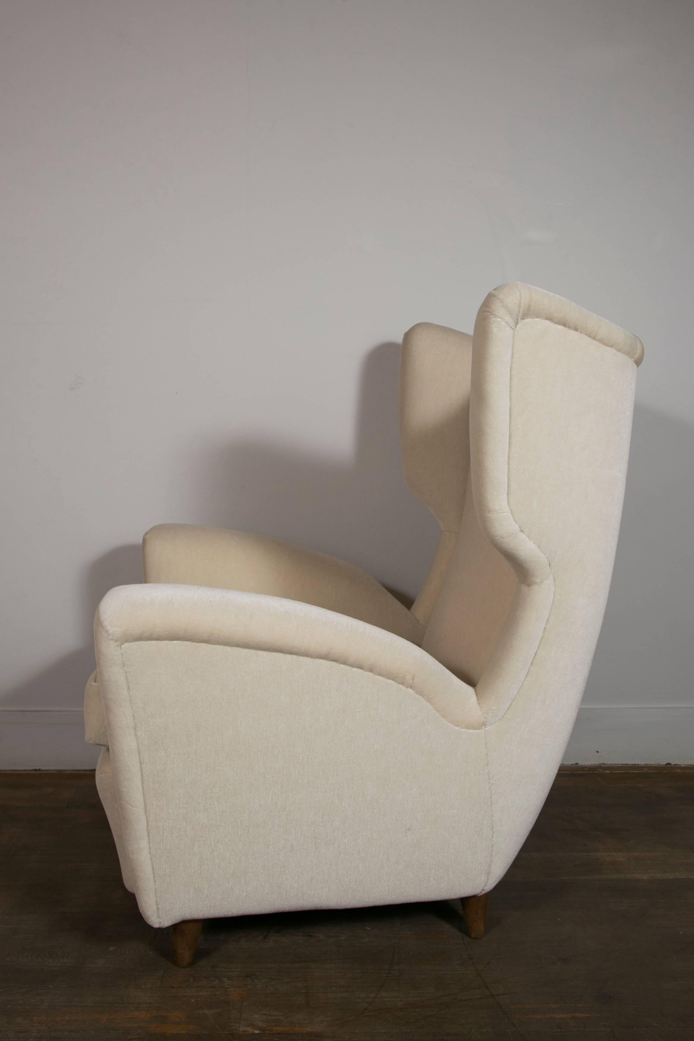 Mid-20th Century Pair of Wingback Chairs, Italy, 1950s