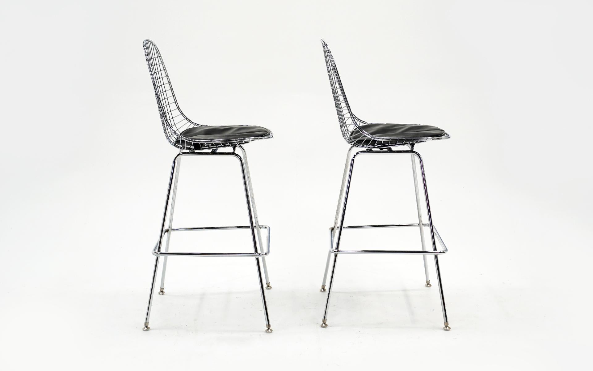 Mid-Century Modern Pair of Wire Barstools by Charles and Ray Eames, Chrome with Black Leather Pads