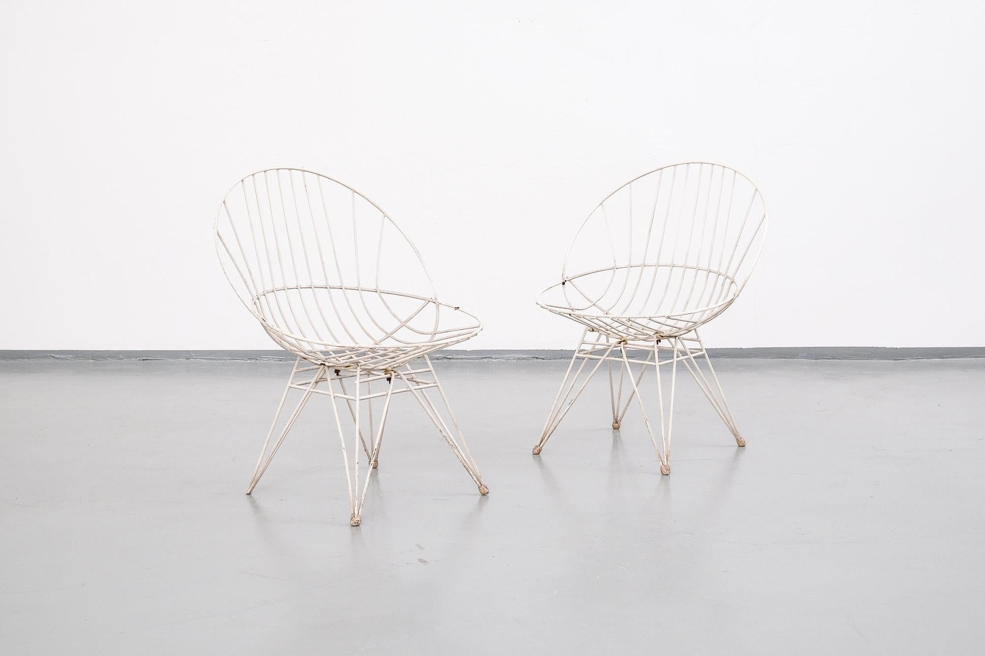 These wire chairs come from the 'Combex' series designed by Cees Braakman for Pastoe in the Netherlands, 1950s. The series was only in production for three years.

Original plastic coating has some defects and discoloration. One broken weld, one